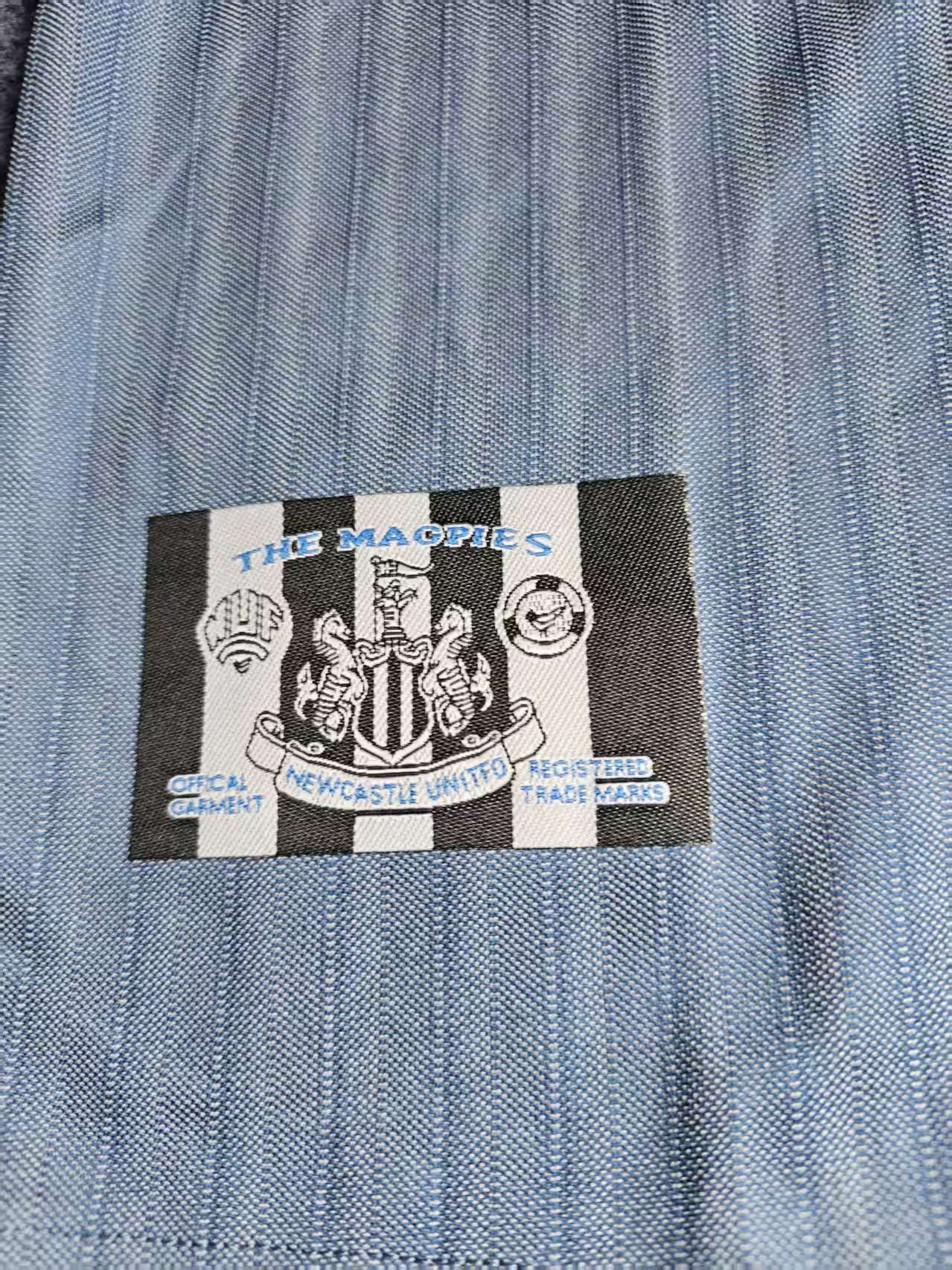 Other 1995 1996 Newcastle United #9 Alan Shearer Jersey Size US S / EU 44-46 / 1 - 3 Thumbnail