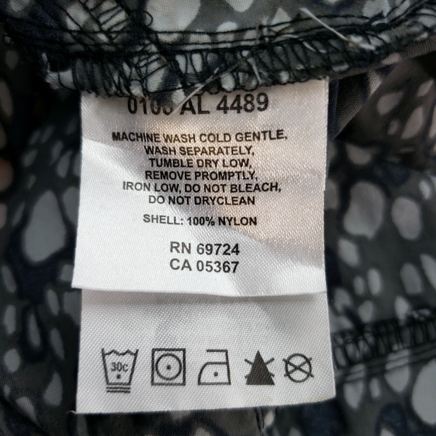 Vintage Columbia Womens Skort Skirt 14 Black Nylon Skort Removable Shorts Convertible 100% Nylon Casual A-Line (Adult) Womens Size 36" / US 14 / IT 50 - 7 Thumbnail