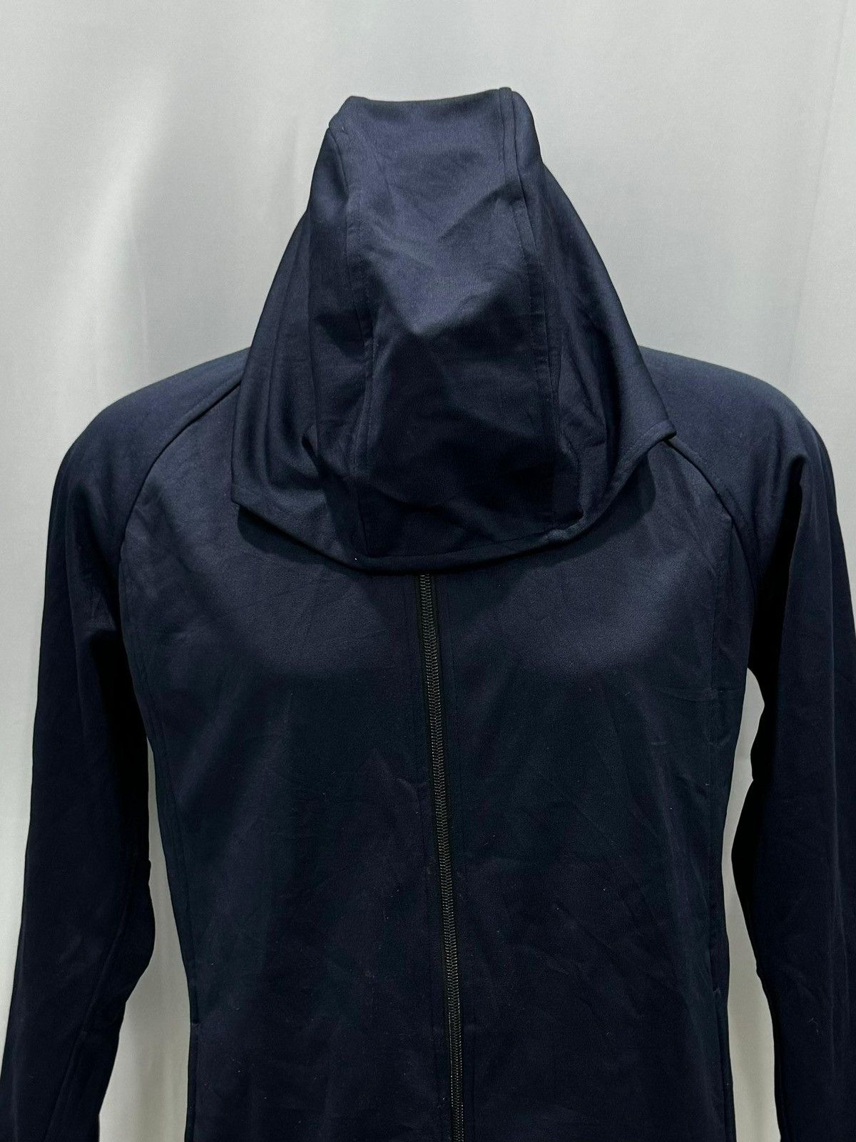 Uniqlo Uniqlo Hoodies Size US XL / EU 56 / 4 - 9 Thumbnail