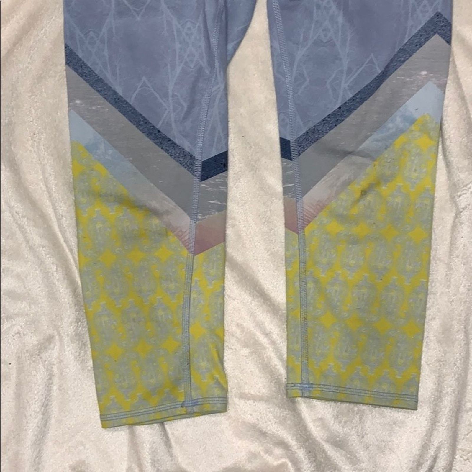 Alo Yoga Alo Blue and Yellow Print Cropped Leggings | Sz S Size 27" / US 4 / IT 40 - 3 Thumbnail