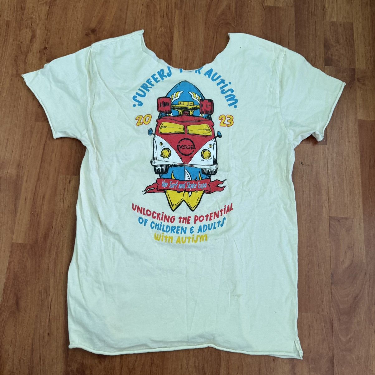 Other Surfers For Autism Cutoff Graphic Tee Size XS / US 0-2 / IT 36-38 - 2 Thumbnail