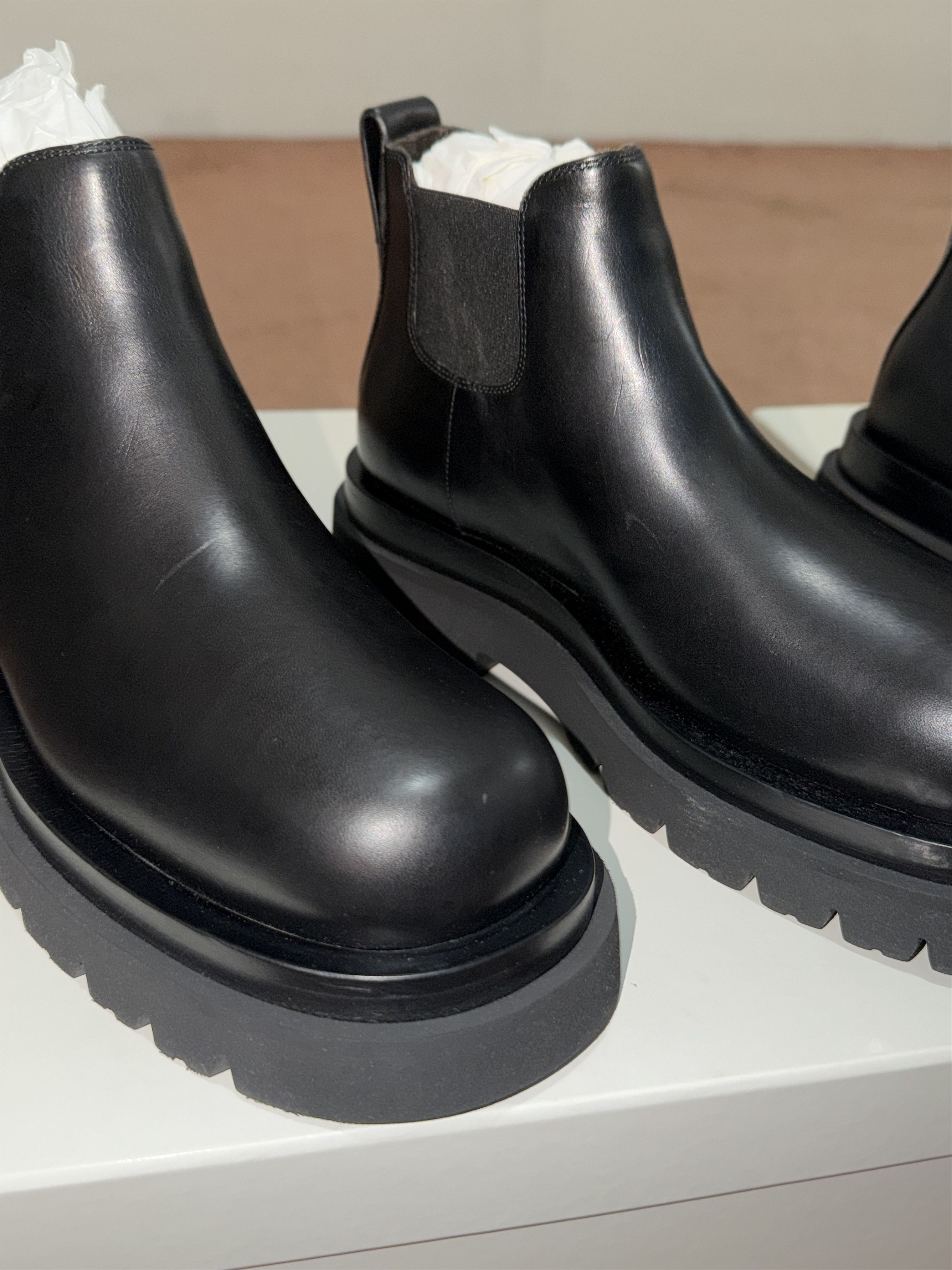Bottega Veneta Lug Chelsea Ankle Boot Size US 8.5 / IT 38.5 - 2 Thumbnail