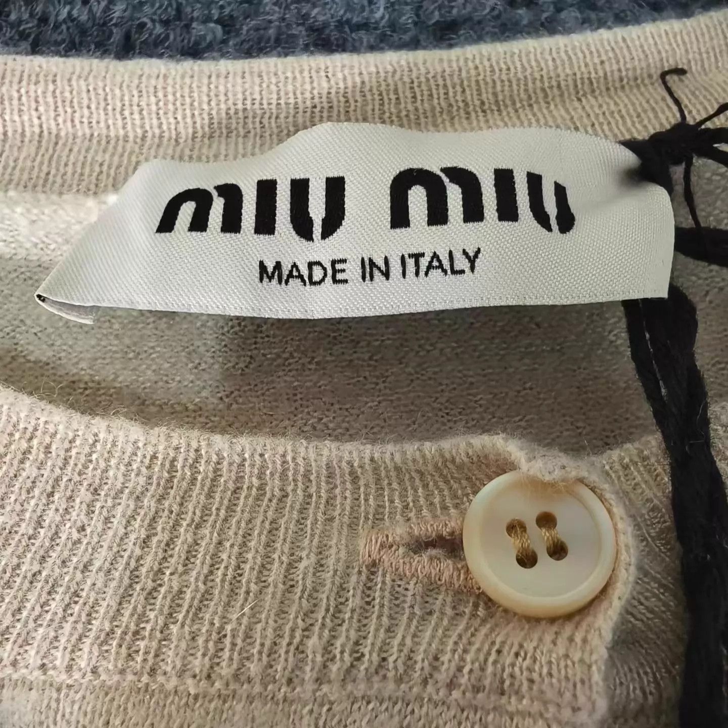 Miu Miu MIU MIU Women's Snow White Cashmere Crew Logo Slim Sweater36 Size XS / US 0-2 / IT 36-38 - 4 Thumbnail