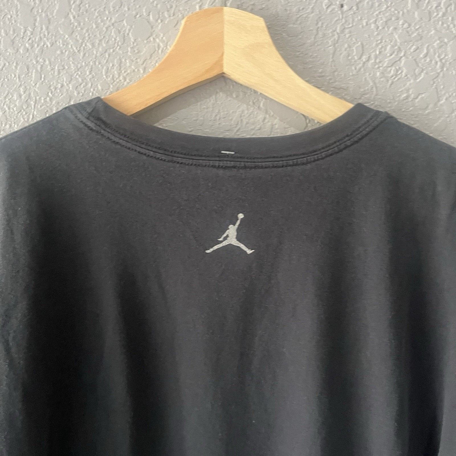 Jordan Brand 2000s Michael Jordan Chicago Bulls Shoe Black Tshirt Men’sXL Size US XL / EU 56 / 4 - 6 Thumbnail