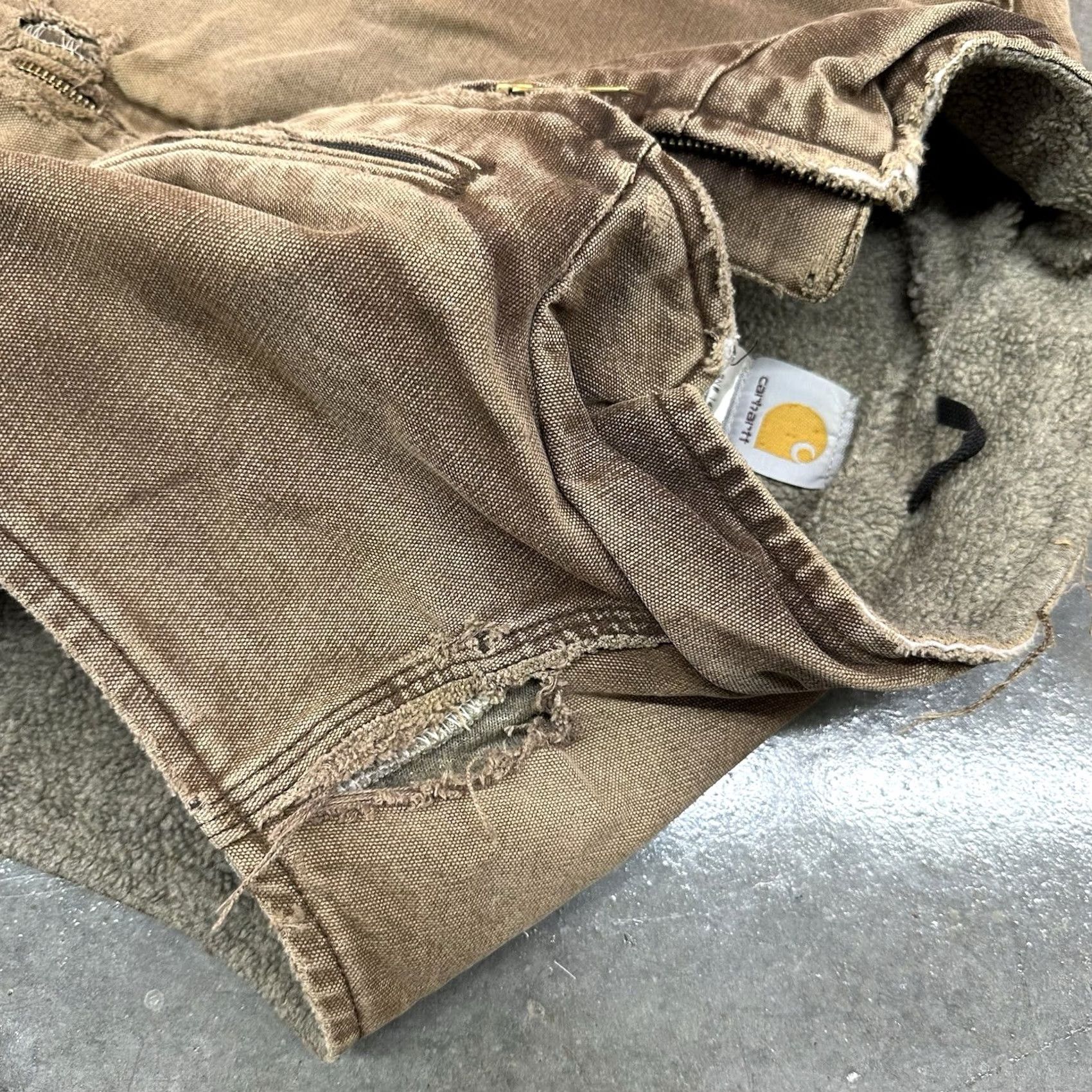 Carhartt VINTAGE Carhartt V33 DKB Sherpa Lined Vest Brown Thrashed Distressed Men’s XL Zip Up Size US XL / EU 56 / 4 - 5 Thumbnail