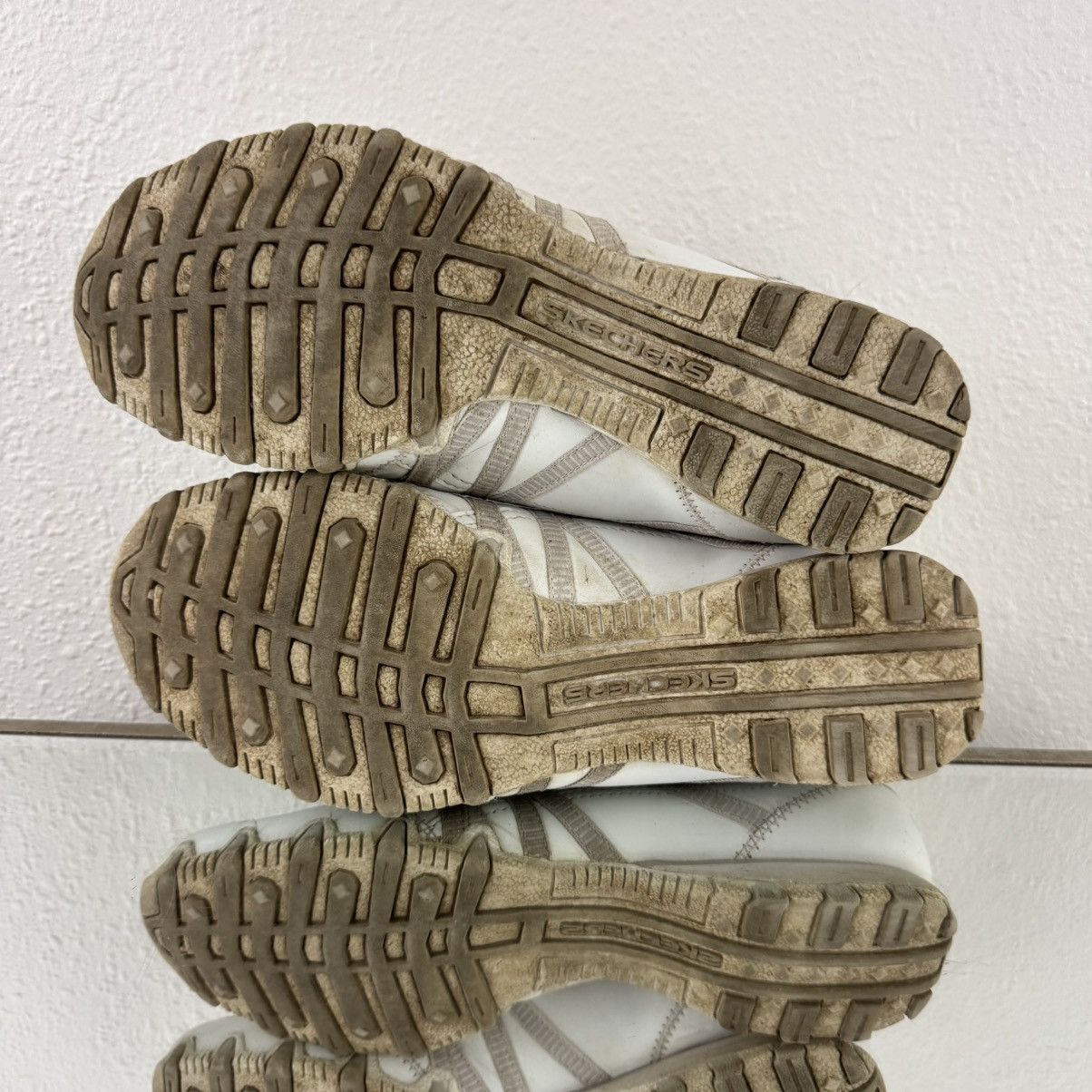 SKECHERS SKECHERS Vintage Y2K 2000s White Leather Sporty Slip Ons Size US 9.5 / IT 39.5 - 10 Thumbnail