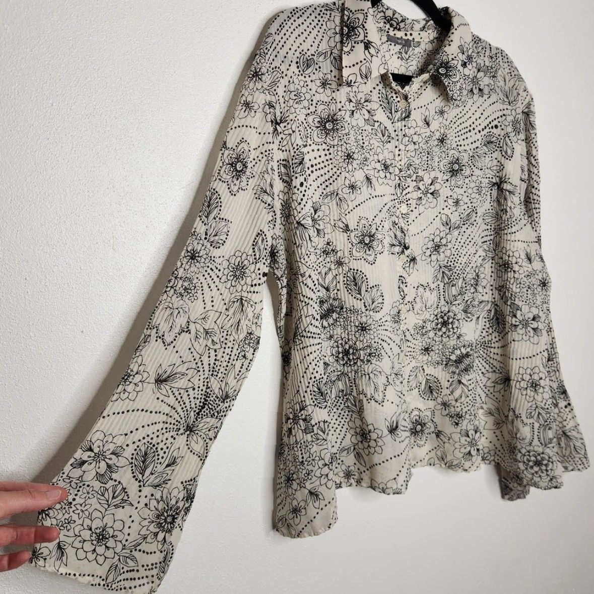 Vintage VINTAGE Apt 9 Boho Fairy Black White Accordion Button Shirt Emo Office Siren Shirt Size ONE SIZE - 3 Thumbnail