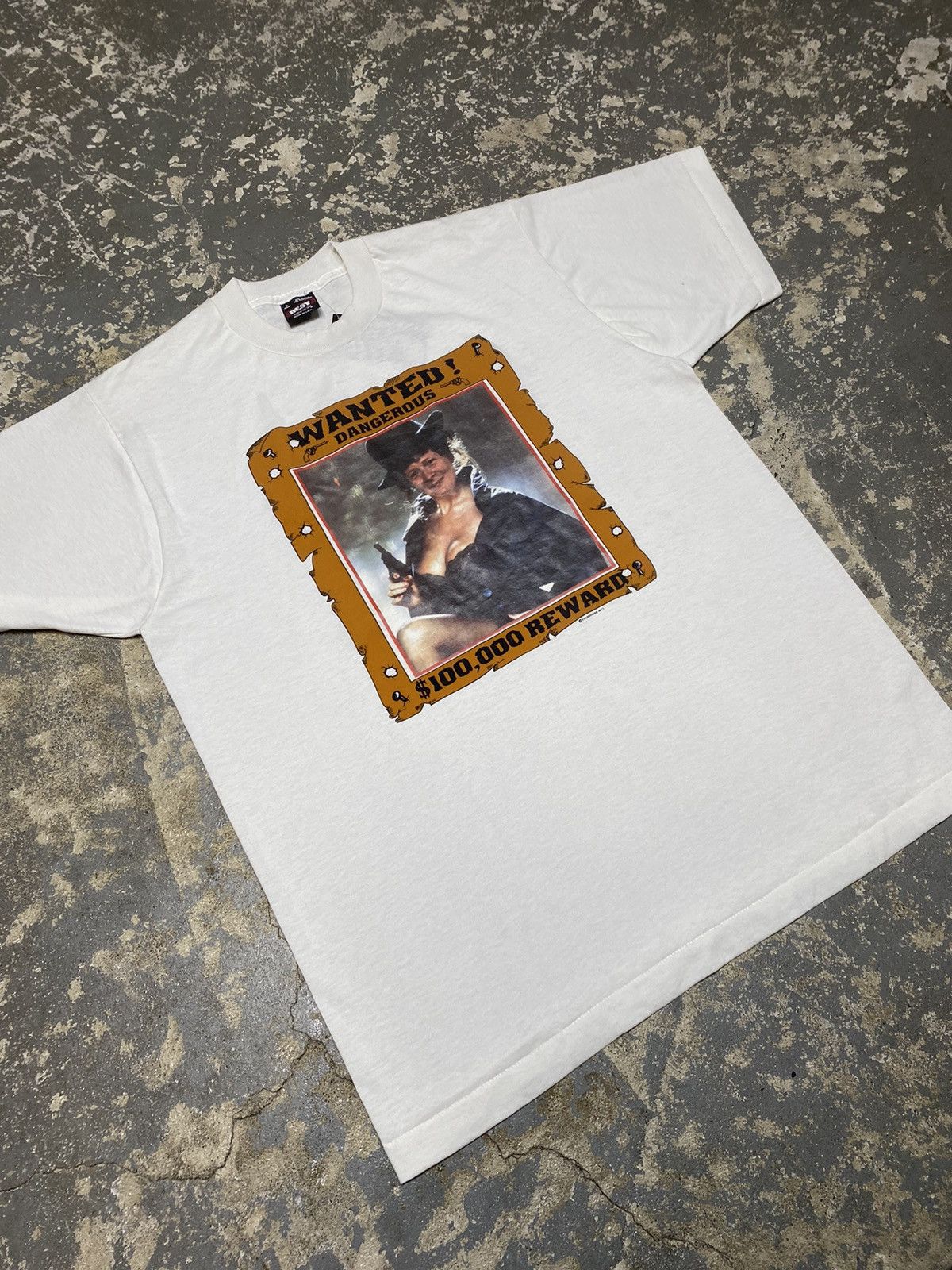 Japanese Brand × Vintage Vintage Wanted! Dangerous $100k Reward Funny Tshirt Size US L / EU 52-54 / 3 - 3 Thumbnail