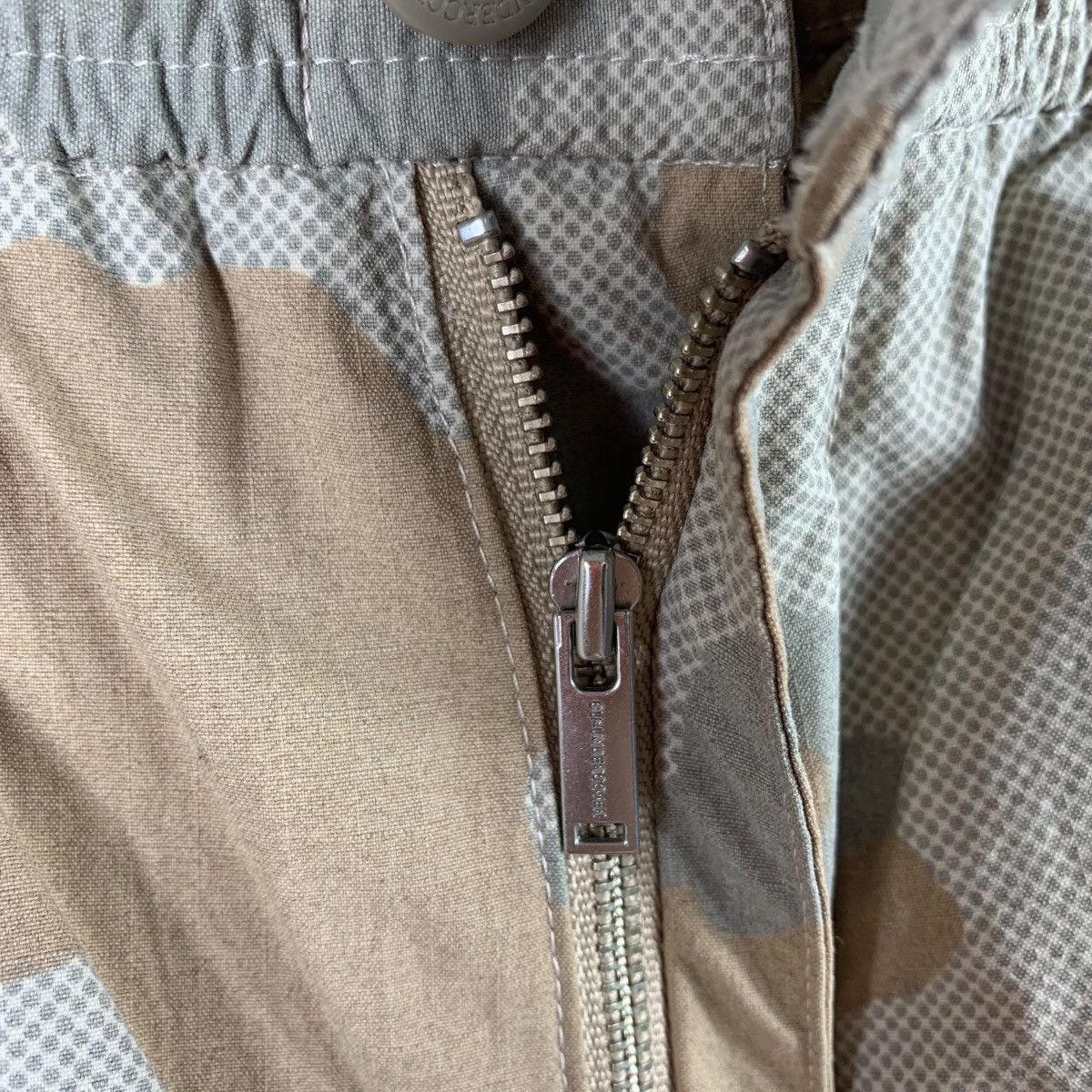 GU × Japanese Brand × Undercover GU X UNDERCOVER Camo full print cargo pants Size US 34 / EU 50 - 15 Thumbnail