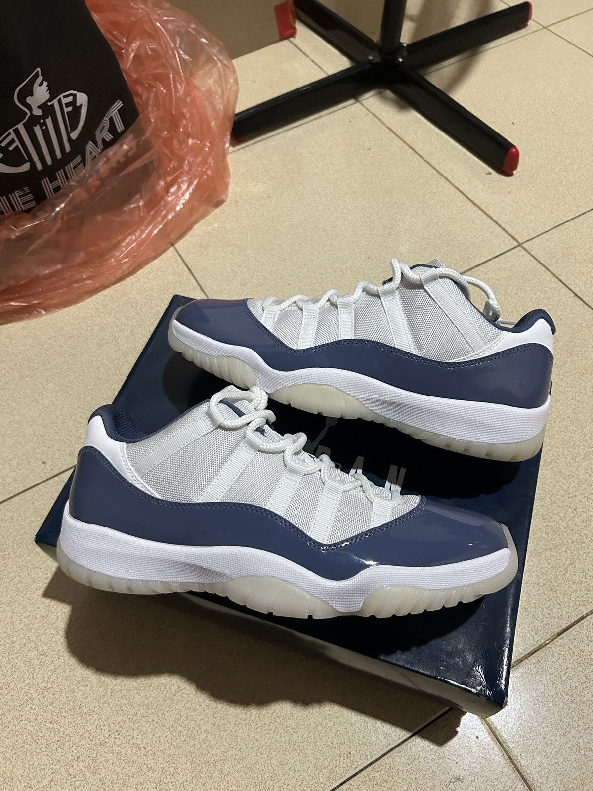 Jordan Brand air jordan 11 low diffused blue Size US 12.5 / EU 45-46 - 1 Thumbnail