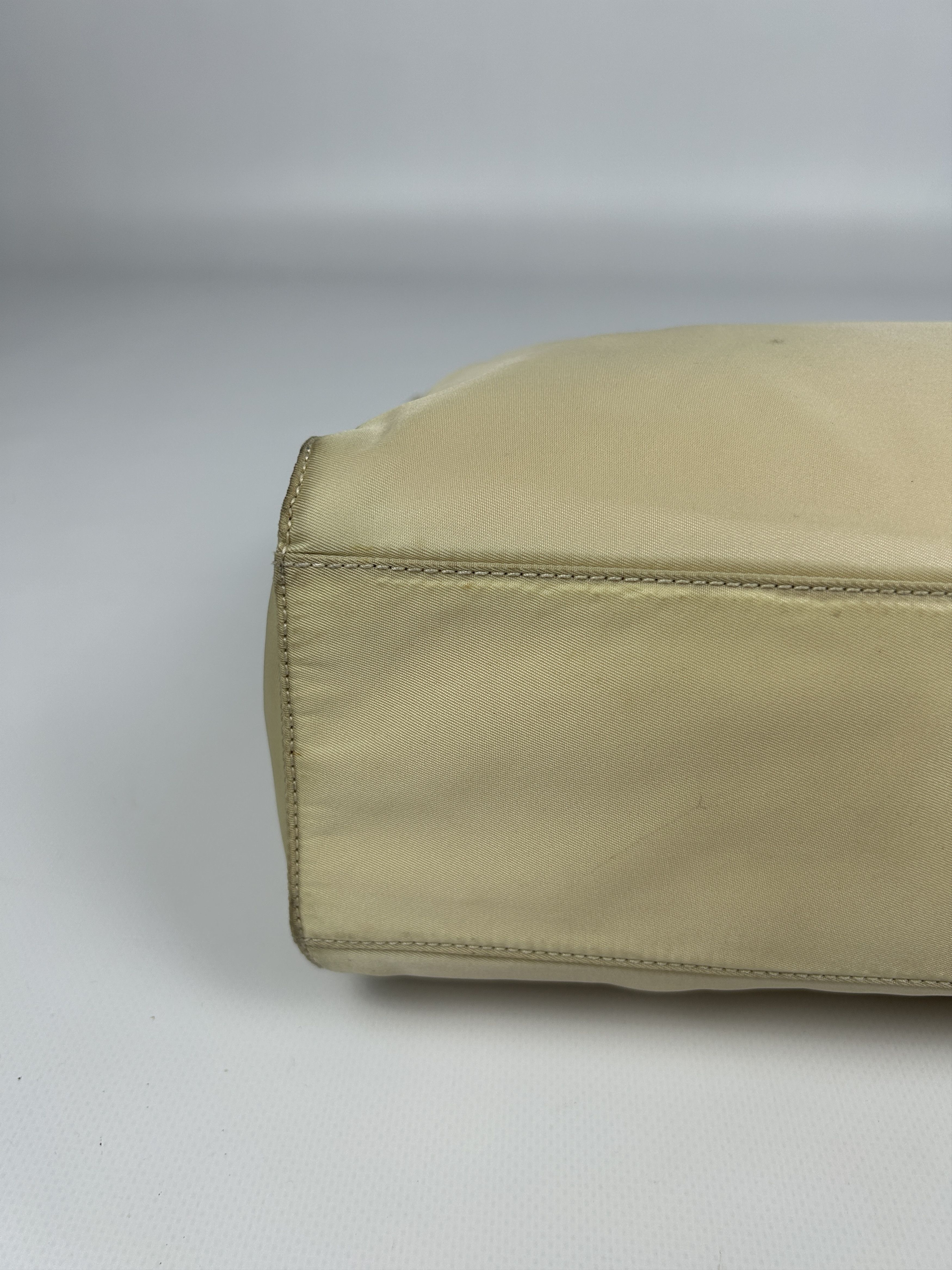 Prada Vintage y2k prada nylon triangle logo plastic handle bag Size ONE SIZE - 14 Thumbnail