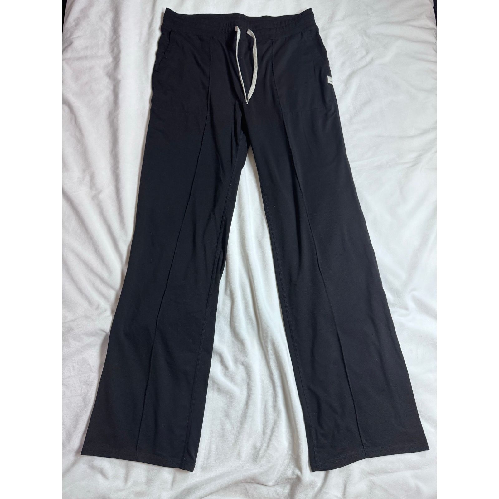 Vuori Vuori Halo Wide Leg Flare Pant Joggers Women’s Size Large L Size 34" / US 12 / IT 48 - 1 Thumbnail