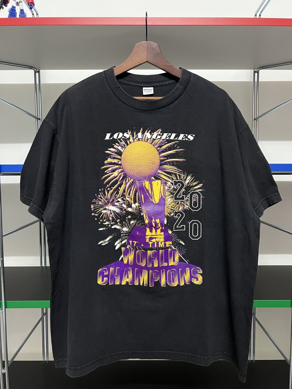 Undefeated Undefeated x Los Angeles Lakers 17th World Champions Tee Size US XL / EU 56 / 4 - 1 Thumbnail