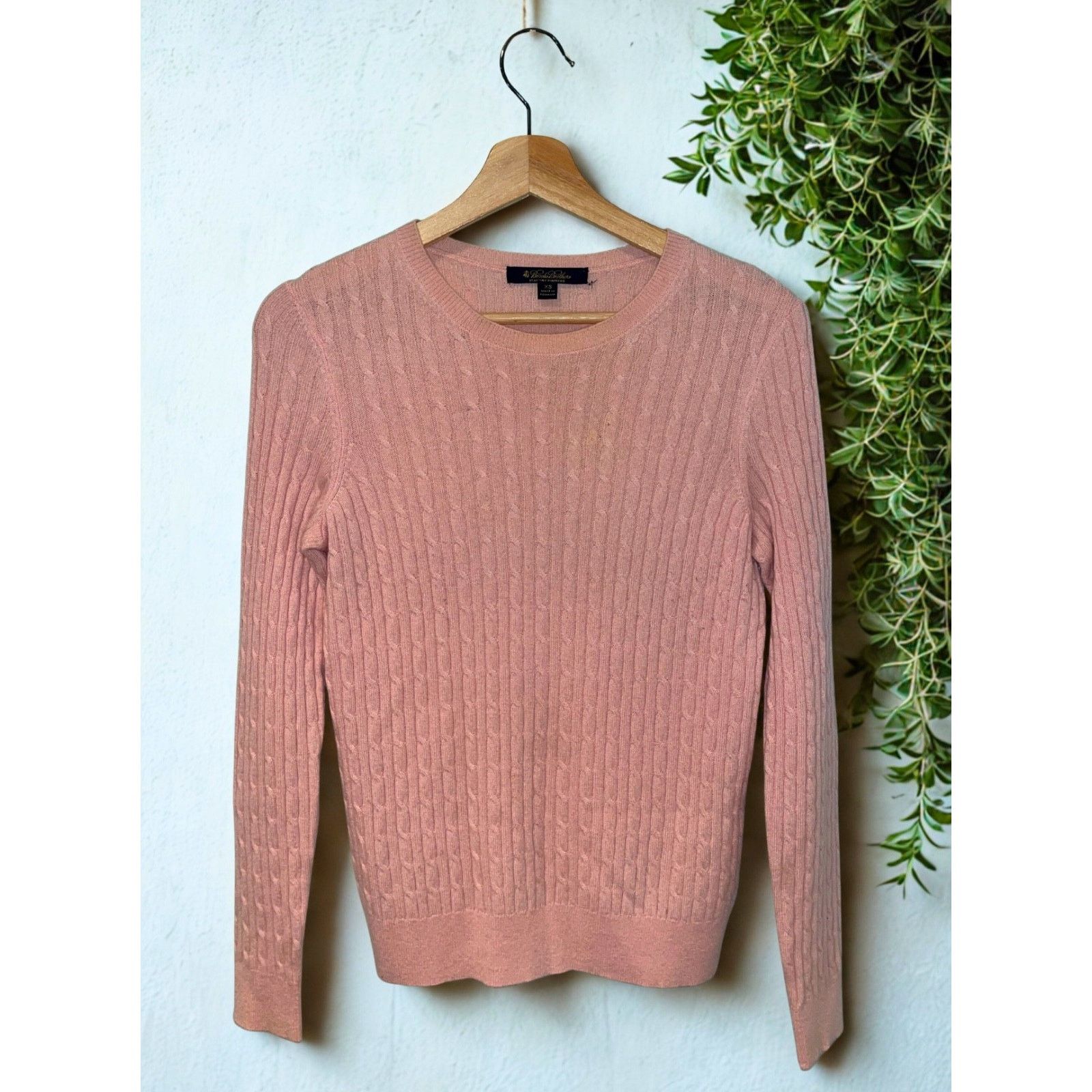 Brooks Brothers Brooks Brothers Pink Italian Cashmere Cable Knit Sweater XS Size XS / US 0-2 / IT 36-38 - 1 Thumbnail