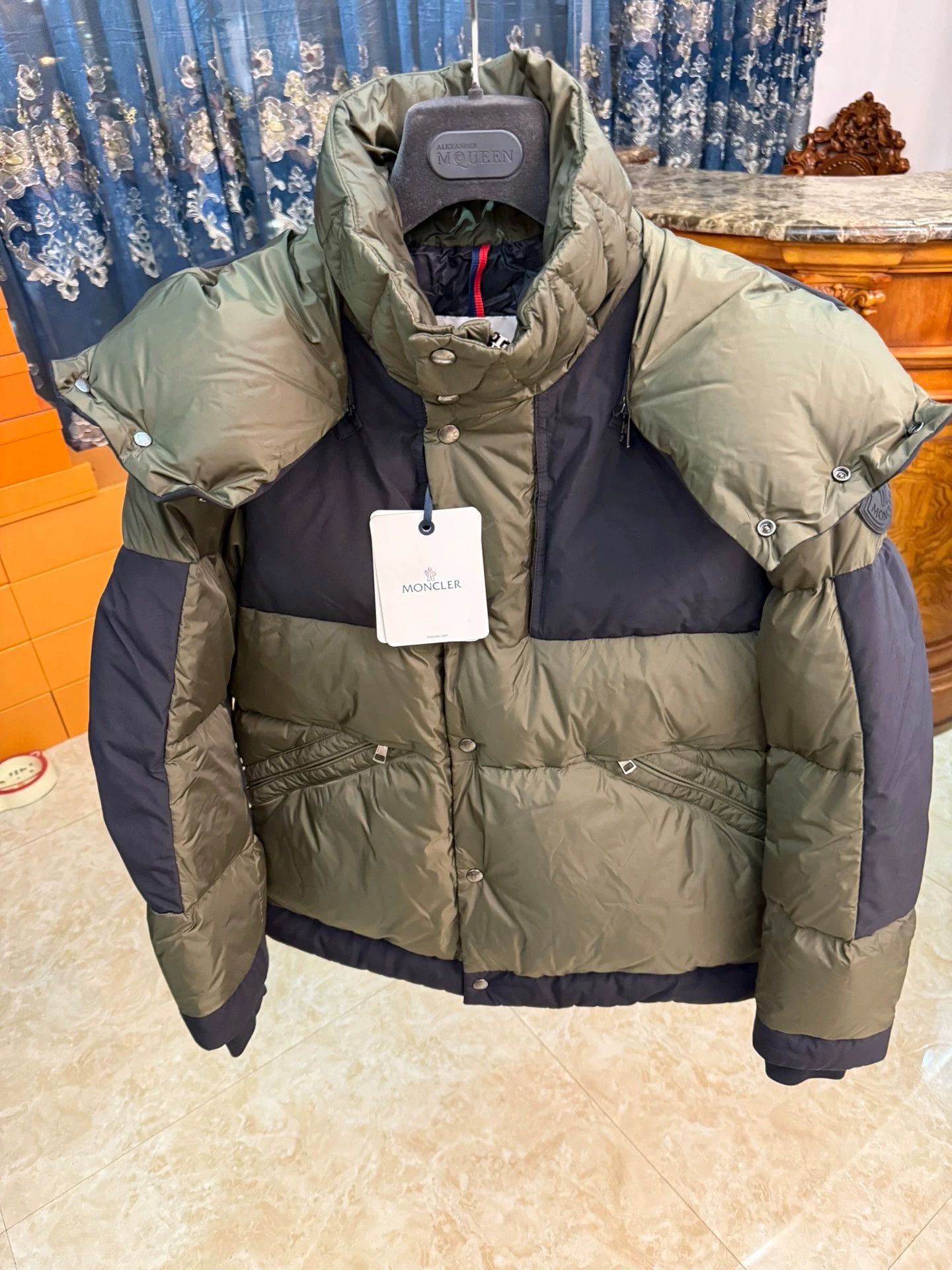 Moncler Moncler Size 1 Oversized Down Jacket Black & Dark Green Size US S / EU 44-46 / 1 - 1 Thumbnail