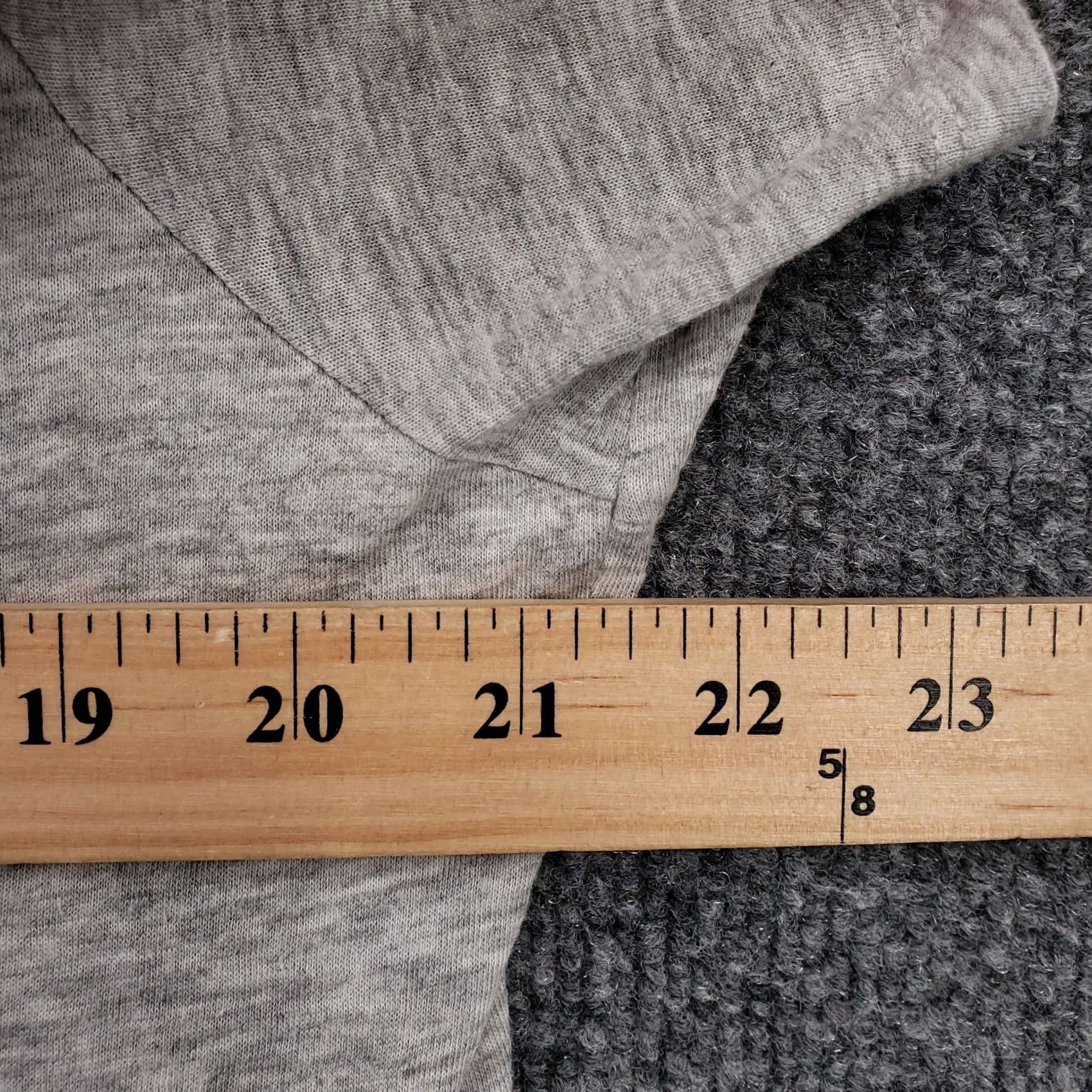 Banana Republic Banana Republic T Shirt Womens L Gray Short Sleeve Crew Neck Love Is The Answer Size L / US 10 / IT 46 - 5 Thumbnail