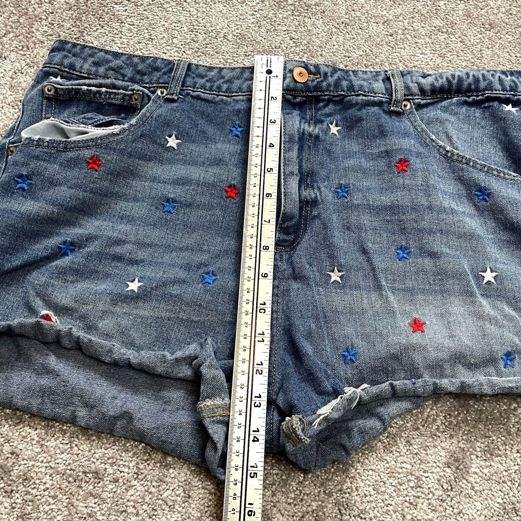 Vintage No Boundaries Denim Jean Shorts Juniors 21 Blue Dark Wash Star Print Cutt Off 3" Women Size 27" / US 4 / IT 40 - 4 Thumbnail