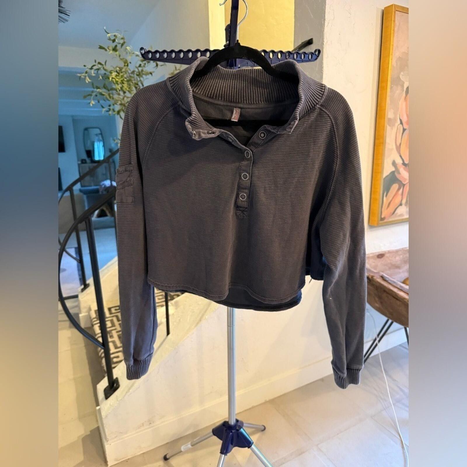 Free People Free People Ribbed Cropped Henley Pullover Faded Charcoal S Size S / US 4 / IT 40 - 3 Thumbnail