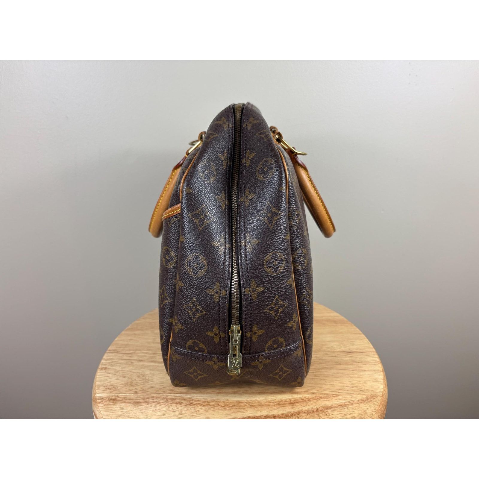 Louis Vuitton Authentic Louis Vuitton Deauville Monogram Handbag Size ONE SIZE - 4 Thumbnail