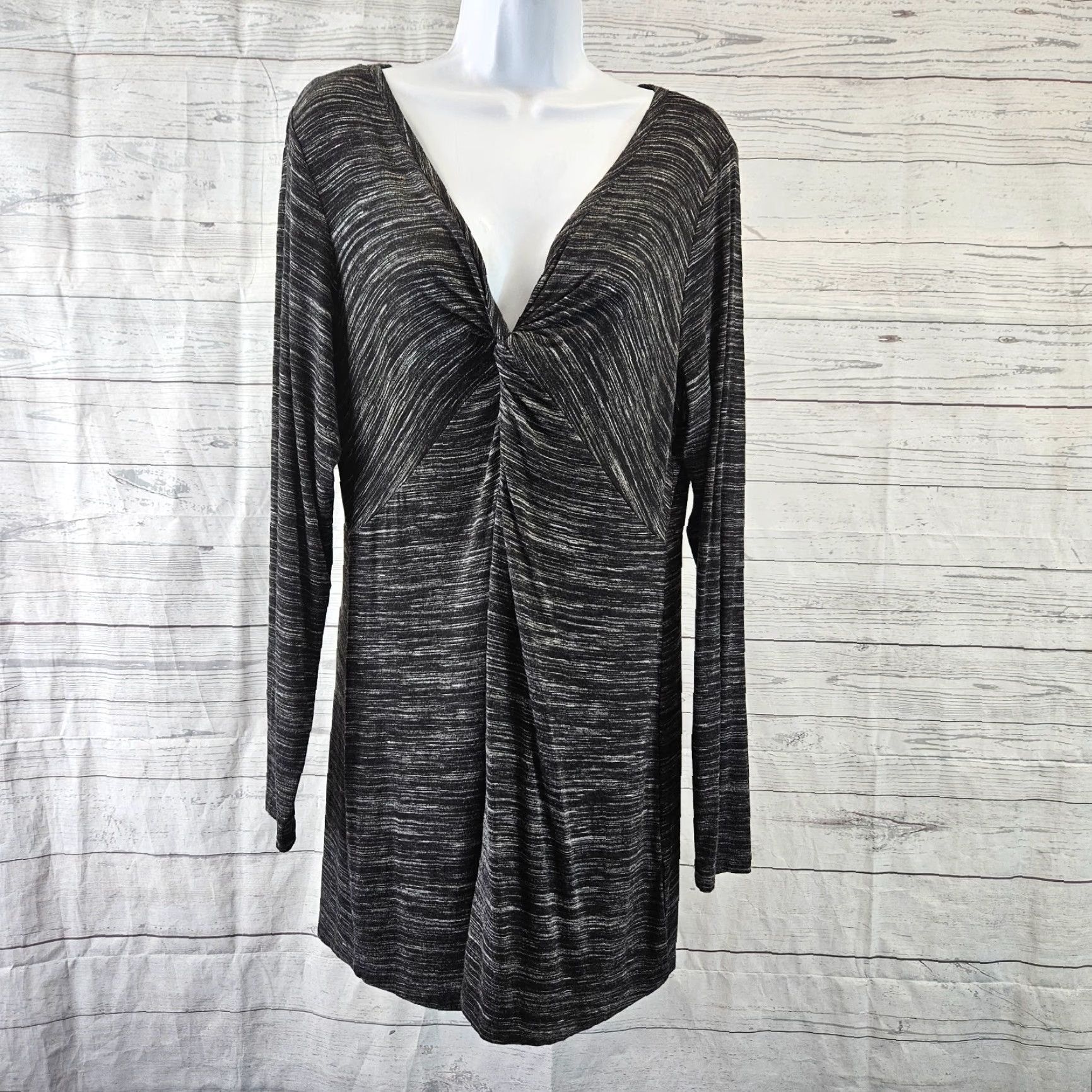 Soft Surroundings Soft Surroundings Kate knotted tunic Blouse Womens M Black Rayon Blend V-Neck Long Sleeve Shirt Men/Women none Size M / US 6-8 / IT 42-44 - 2 Thumbnail