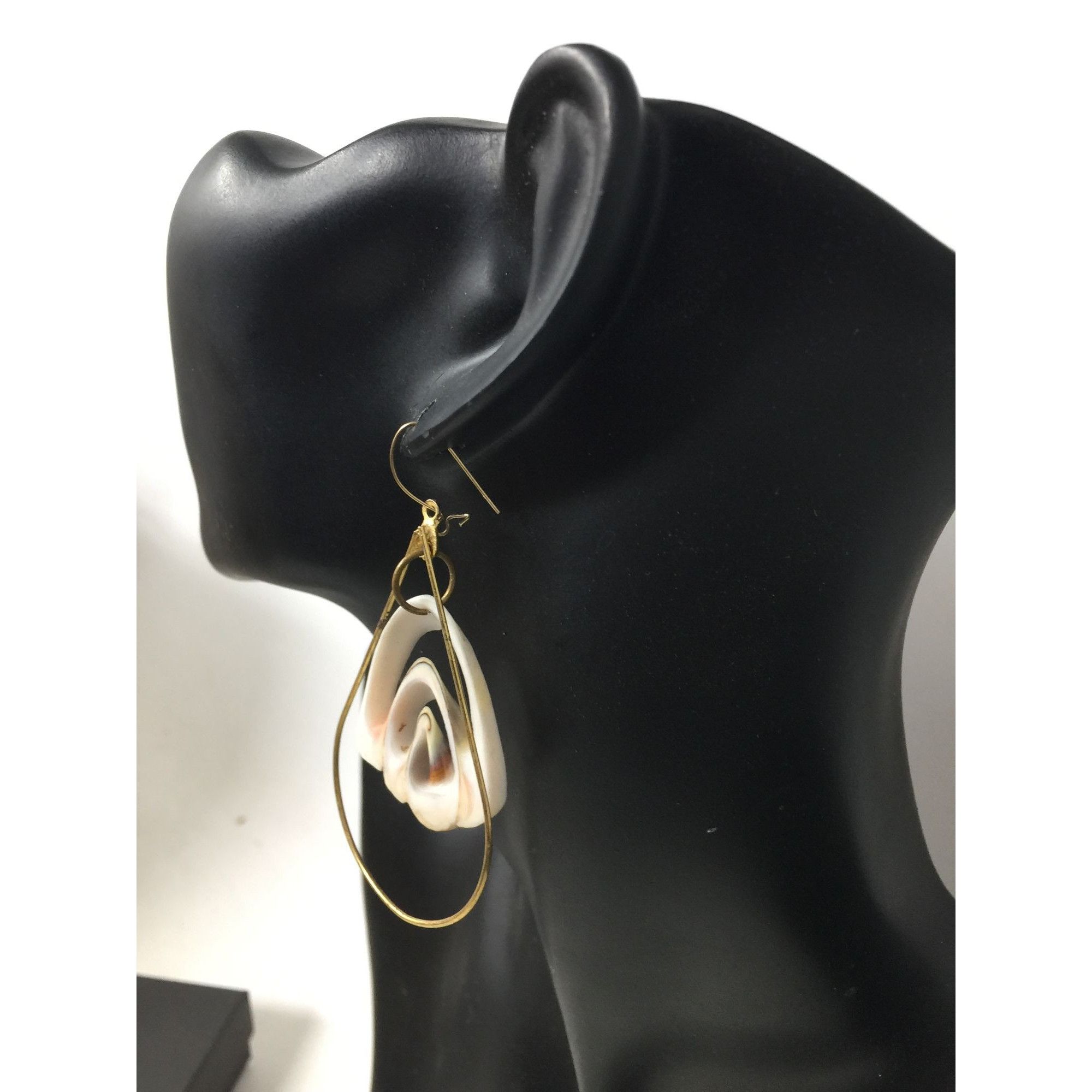 Other Women's Oval Shaped Gold Tone Sea Shell Dangle Earrings Size ONE SIZE - 6 Thumbnail