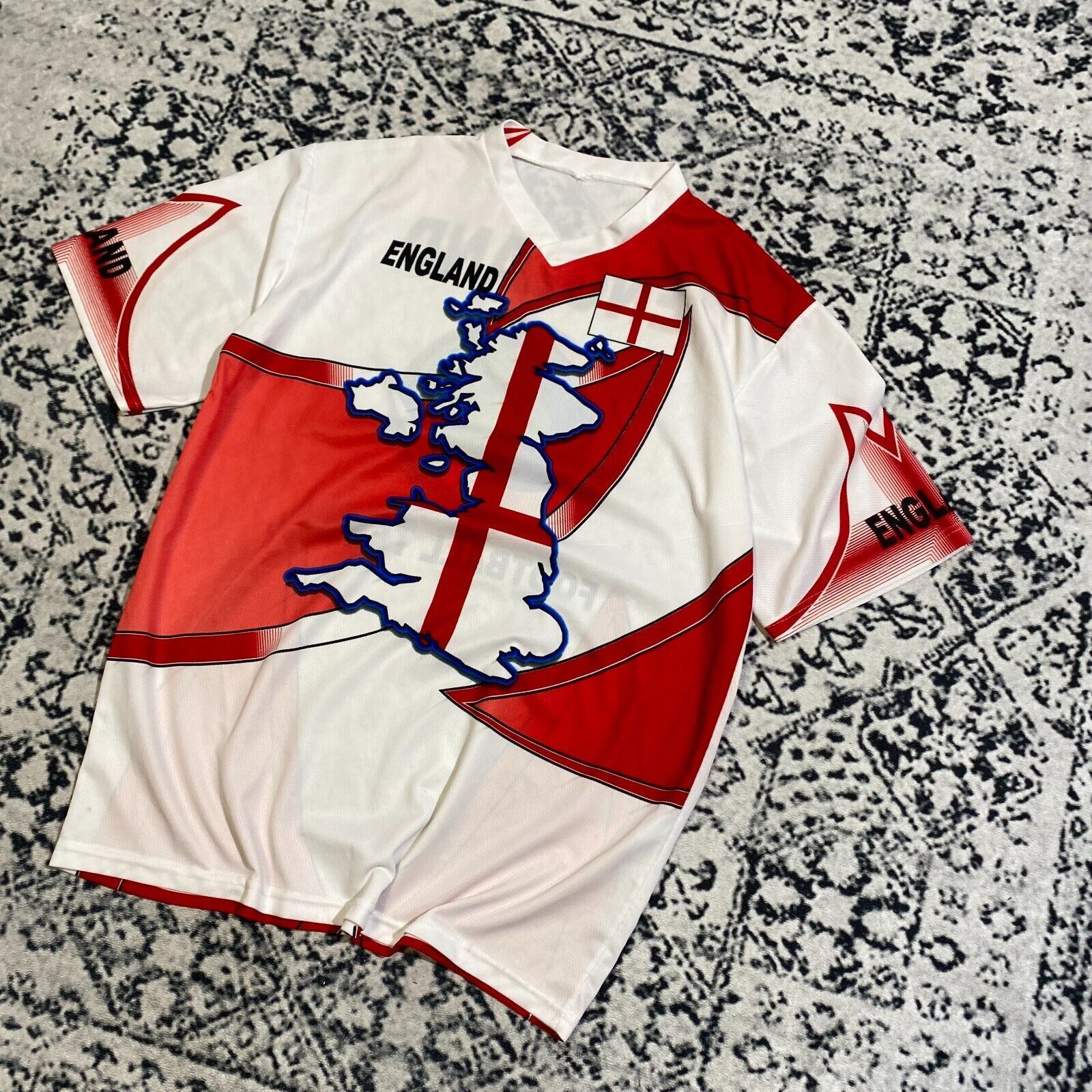 Vintage Vintage White Red Polyester T-Shirt Size XL England Football Size US XL / EU 56 / 4 - 2 Thumbnail