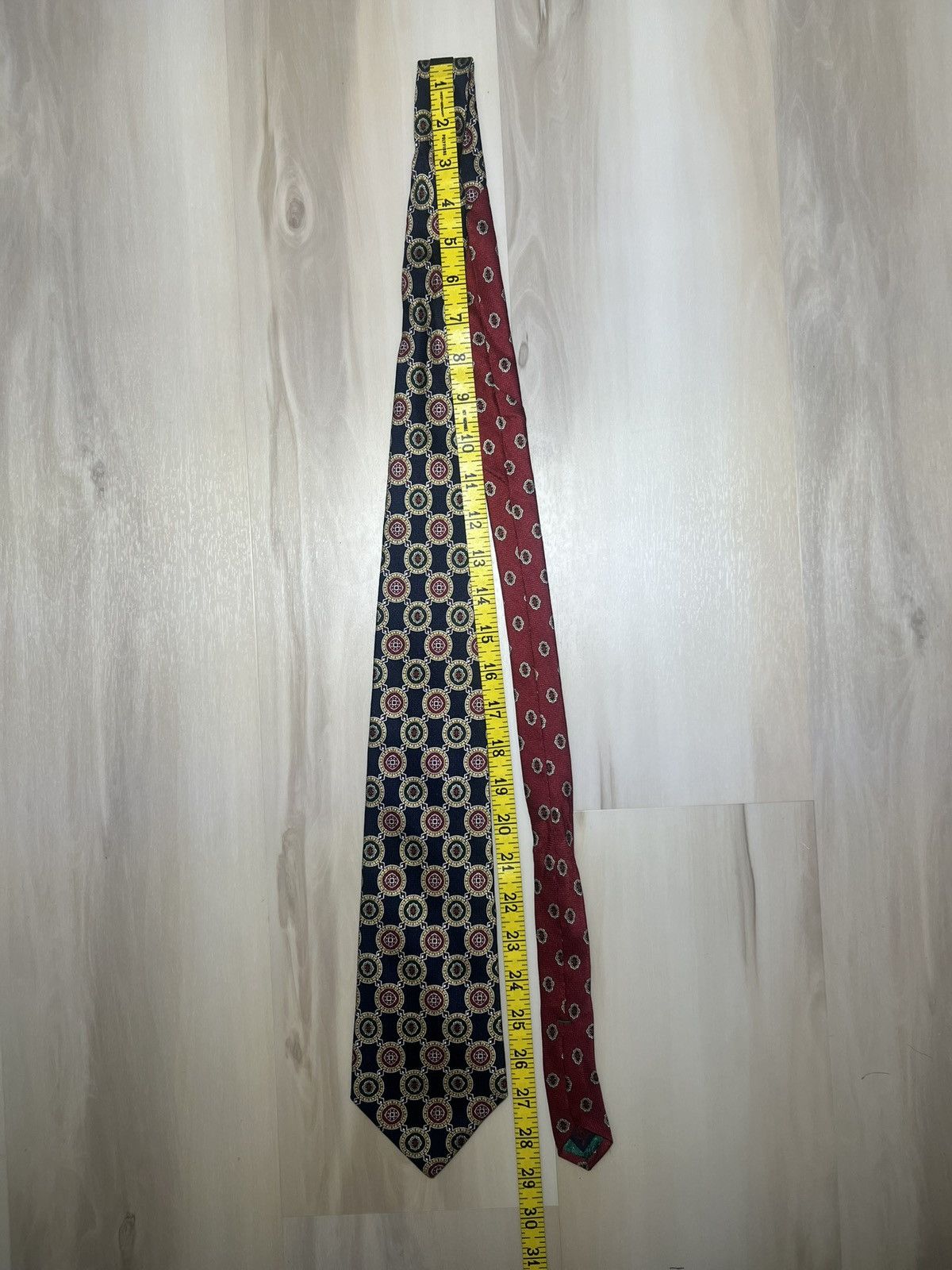 Designer × Tommy Hilfiger × Vintage Two Tommy Hilfiger 100% Italian Silk Tie Crest Logo Red blue Size ONE SIZE - 5 Thumbnail