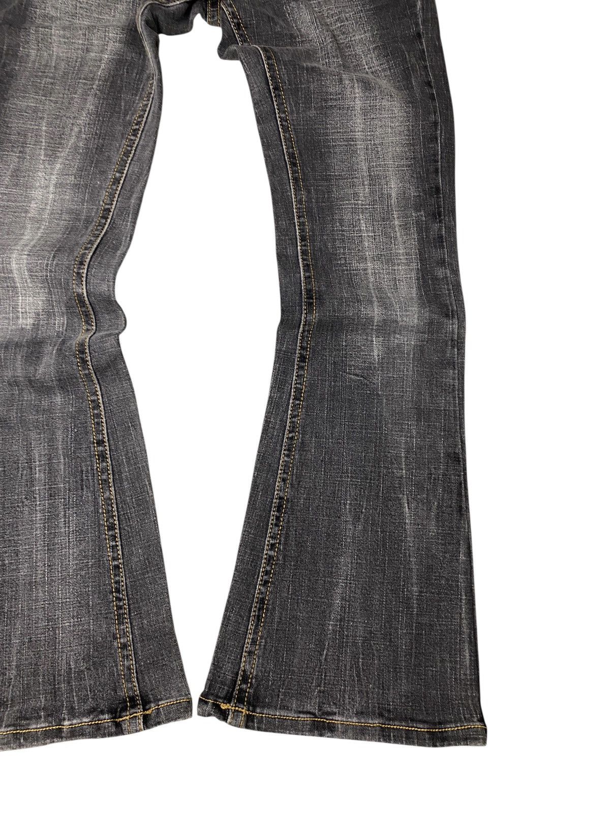 If Six Was Nine 2000's BCBG Skull Cross Studded Flared Jeans Size US 26 / EU 42 - 9 Thumbnail