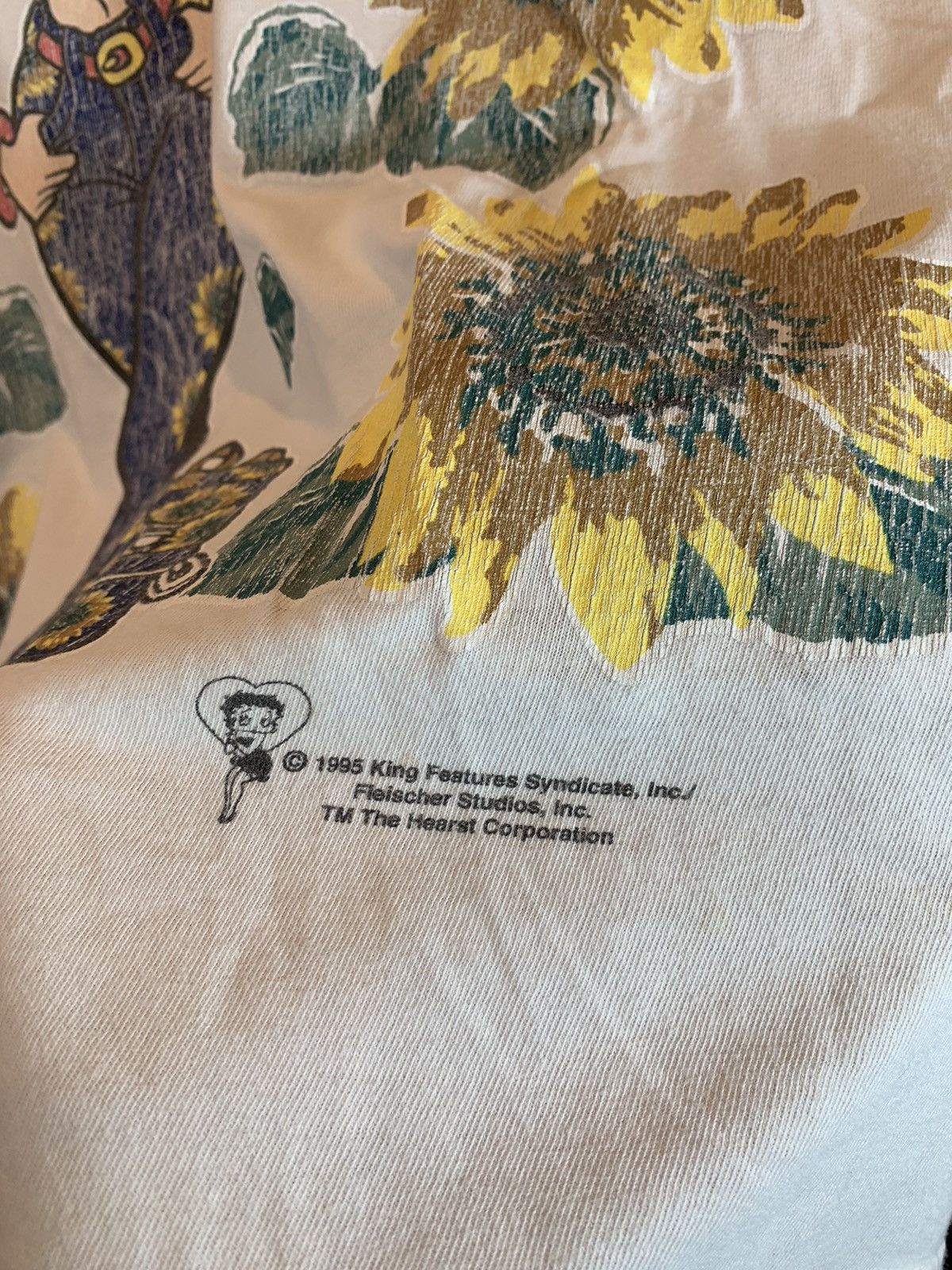 Vintage *RARE* Vintage 1995 Betty Boop Sunflowers Hippie AOP T-Shirt Size US XL / EU 56 / 4 - 6 Thumbnail
