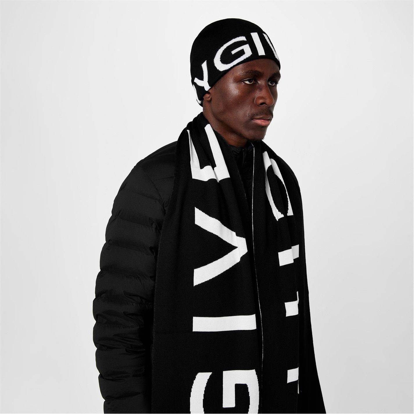 Givenchy o1g2r1mq0426 Size: OS / Logo Knit Beanie Hat / Cap in Black Size ONE SIZE - 2 Thumbnail