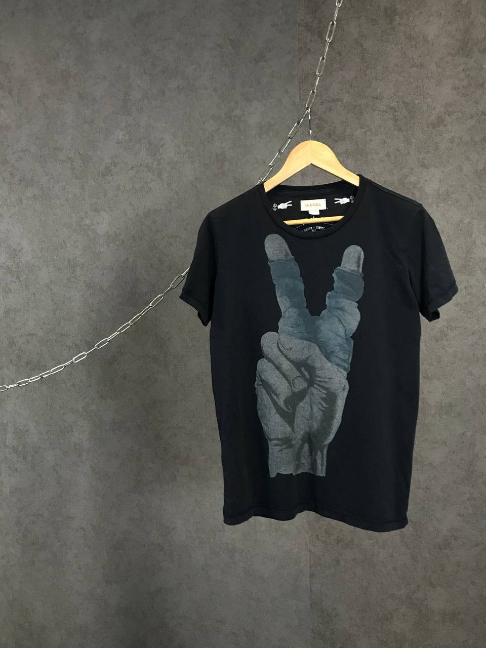 Designer Diesel Peace big center logo tee Size US S / EU 44-46 / 1 - 1 Thumbnail