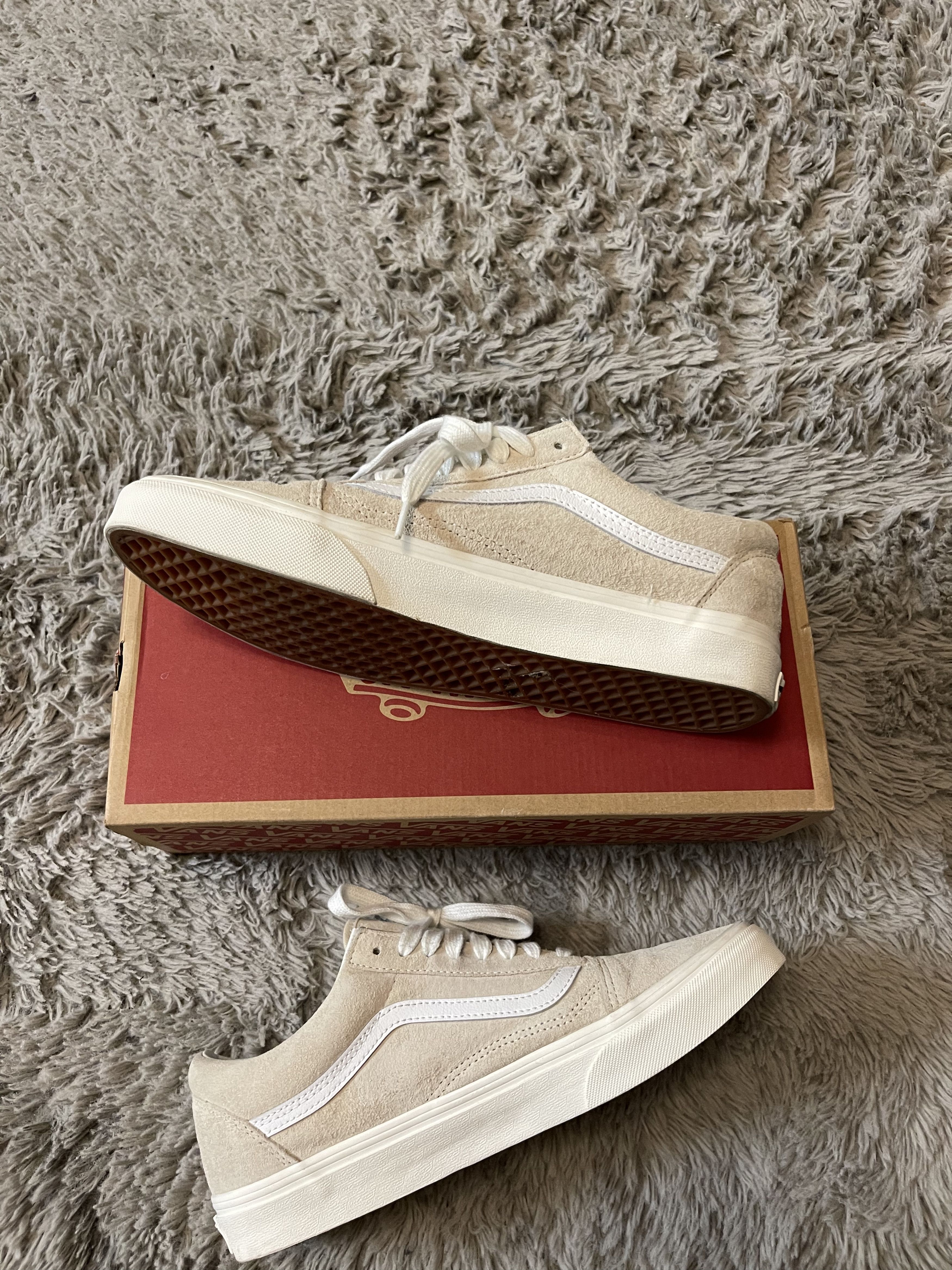 Vans Vans Old Skool Pig Suede Oatmeal Size US 10 / EU 43 - 1 Thumbnail