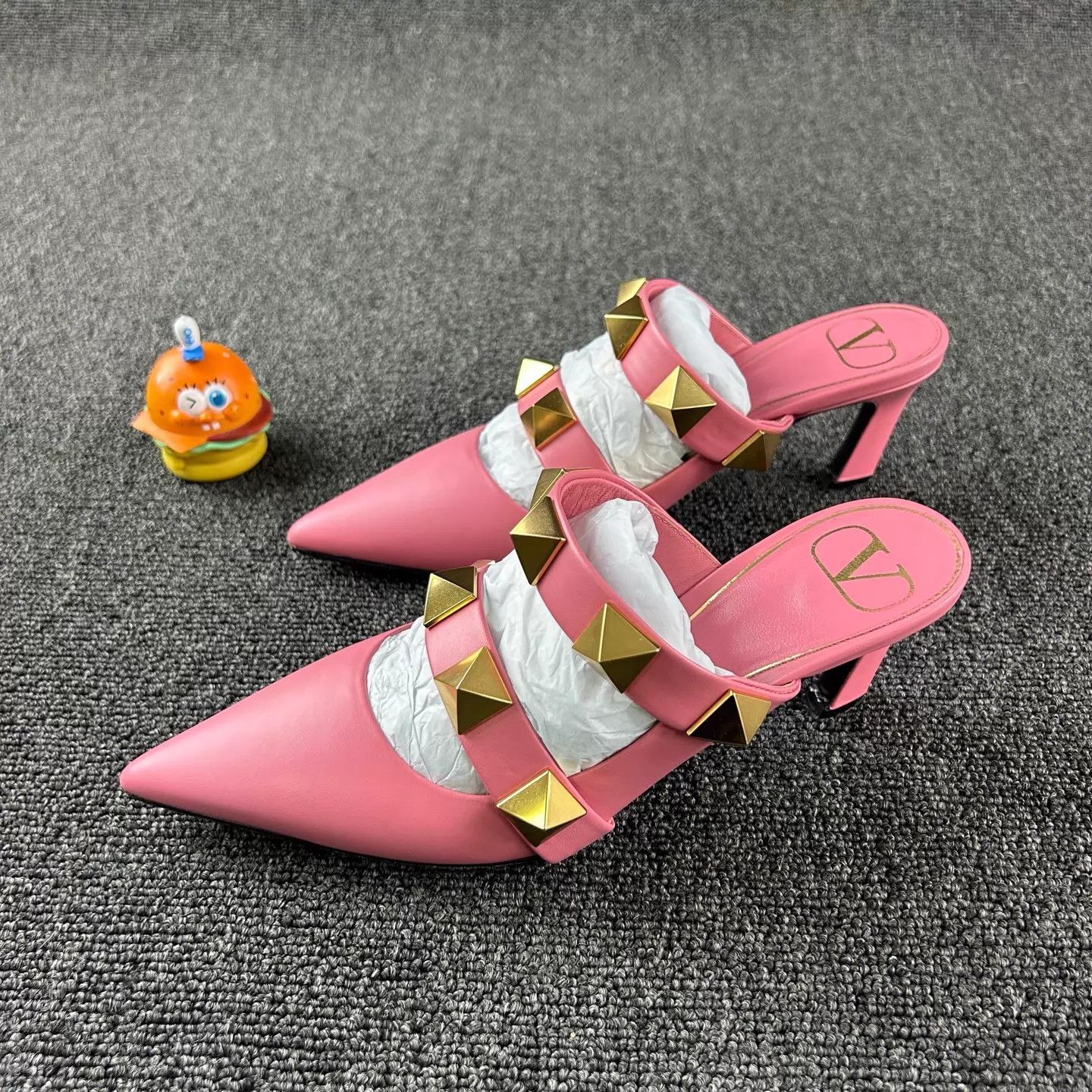 Valentino Valentino pink heels gold large studs size 37.5 Size US 7 / IT 37 - 1 Thumbnail