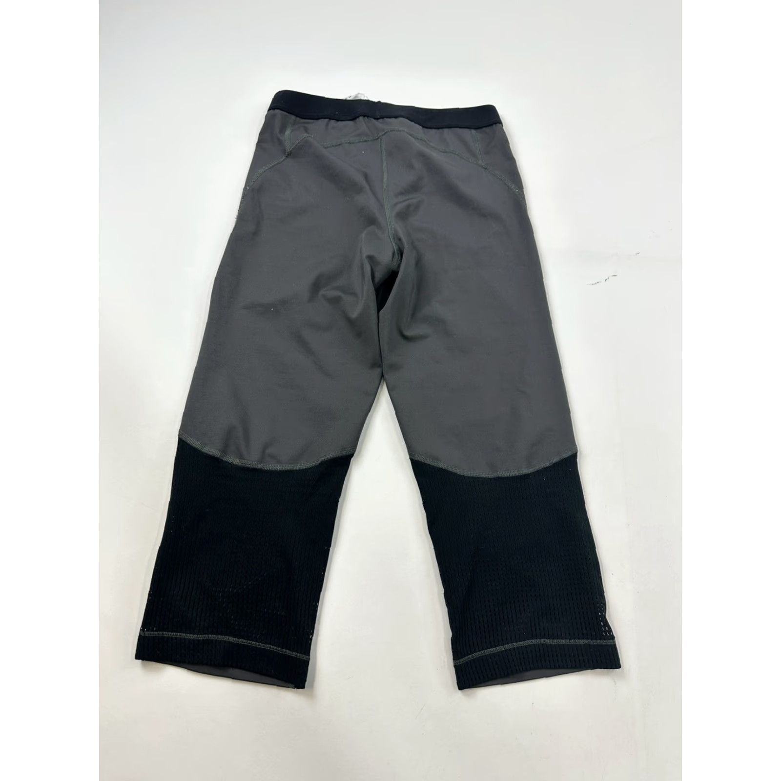Nike Nike Pro Leggings Women M Capri Black Gray Yoga Running Gym & Training Size 32" / US 10 / IT 46 - 2 Thumbnail