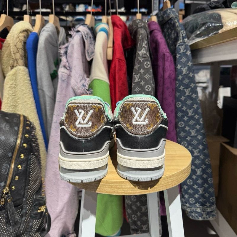 Louis Vuitton Louis Vuitton Stylish Trainer Low Top Sneakers -2508 Size US 11 / EU 44 - 3 Thumbnail