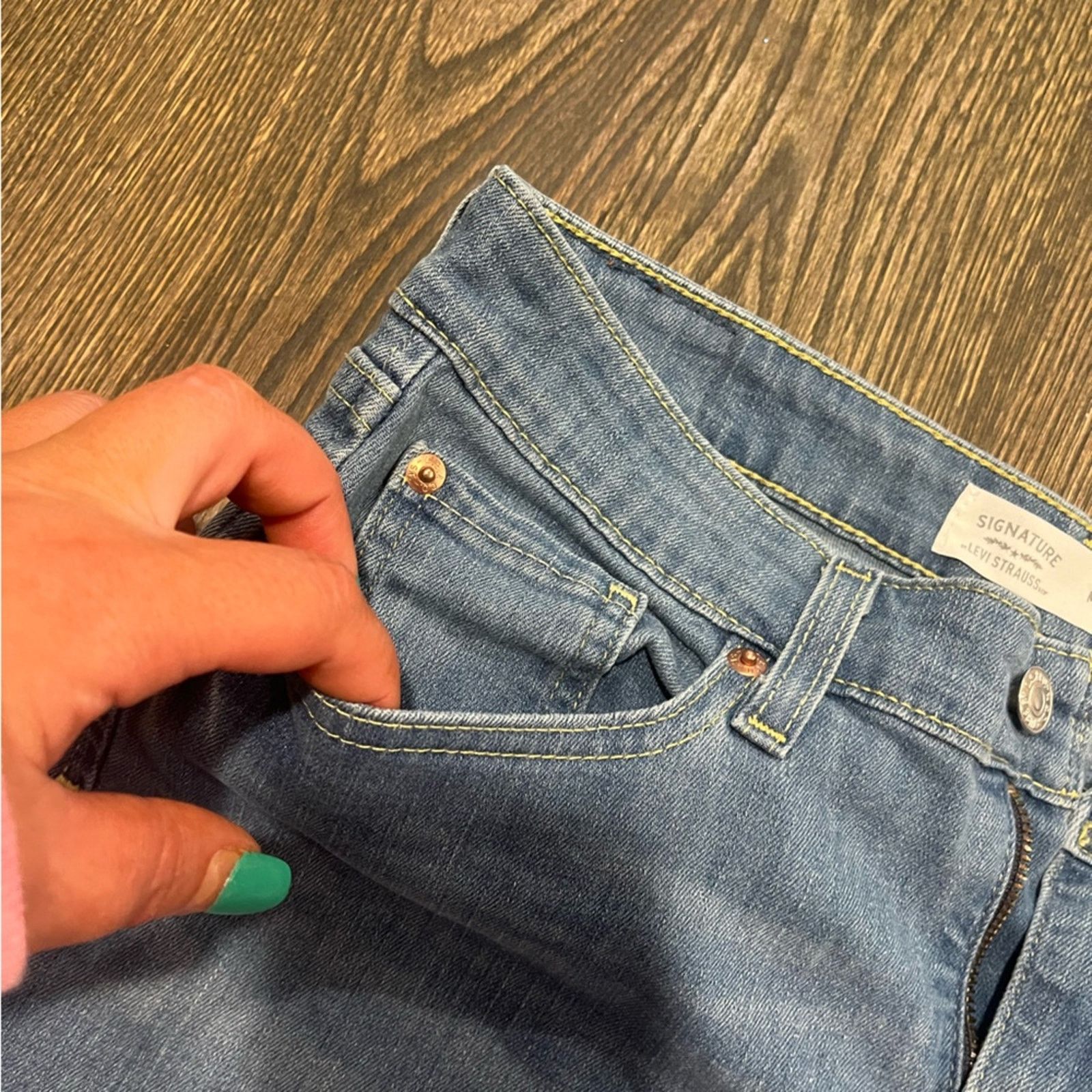 Levi's Levis Jeans Mid Rise Capris Boyfriend Distressed Denim Size 30" / US 8 / IT 44 - 5 Thumbnail