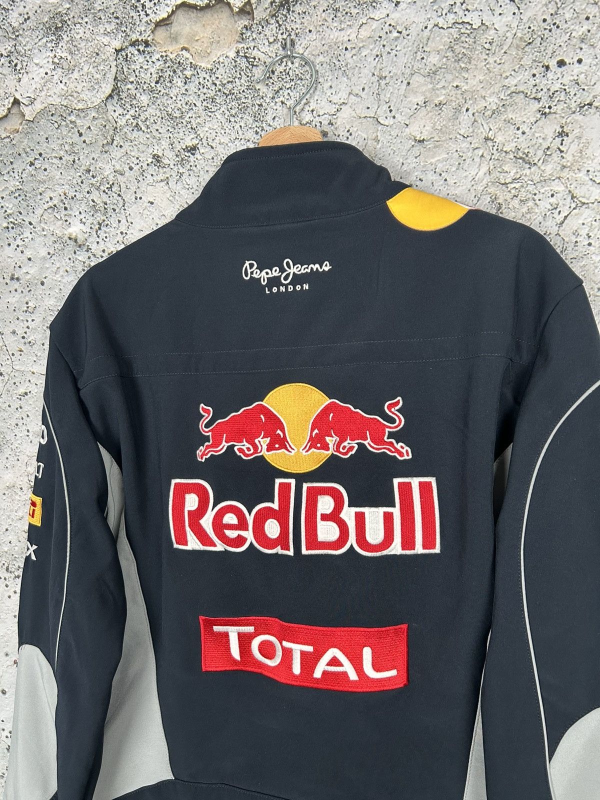 Vintage Vintage Red Bull Infiniti Tech Racing Jacket Softshell Size US XL / EU 56 / 4 - 5 Thumbnail
