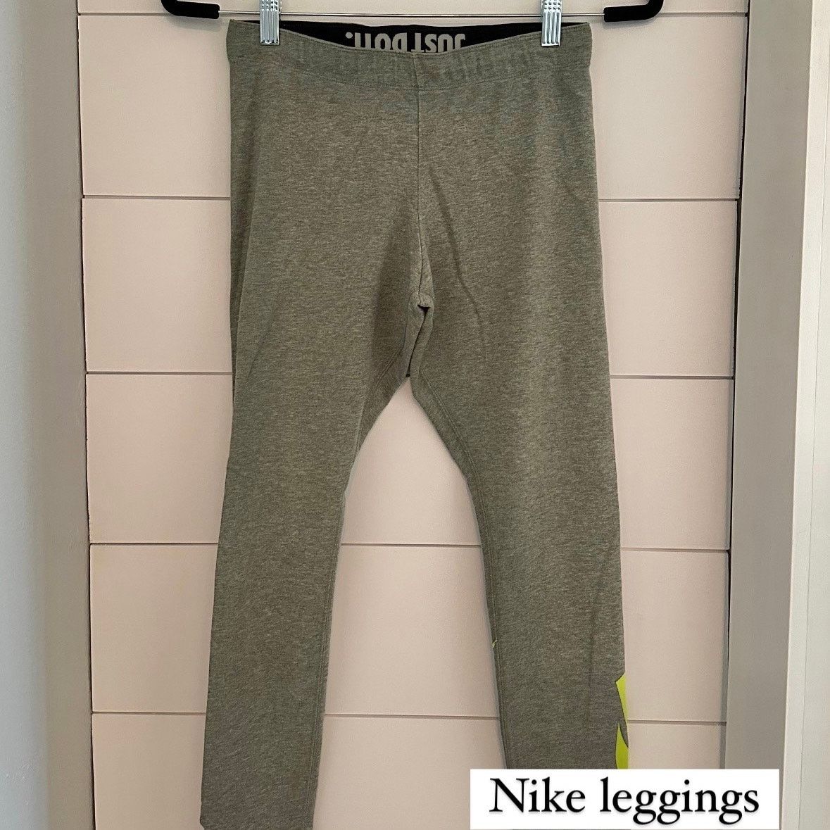 Nike Nike Leggings - size small Size 26" / US 2 / IT 38 - 1 Preview