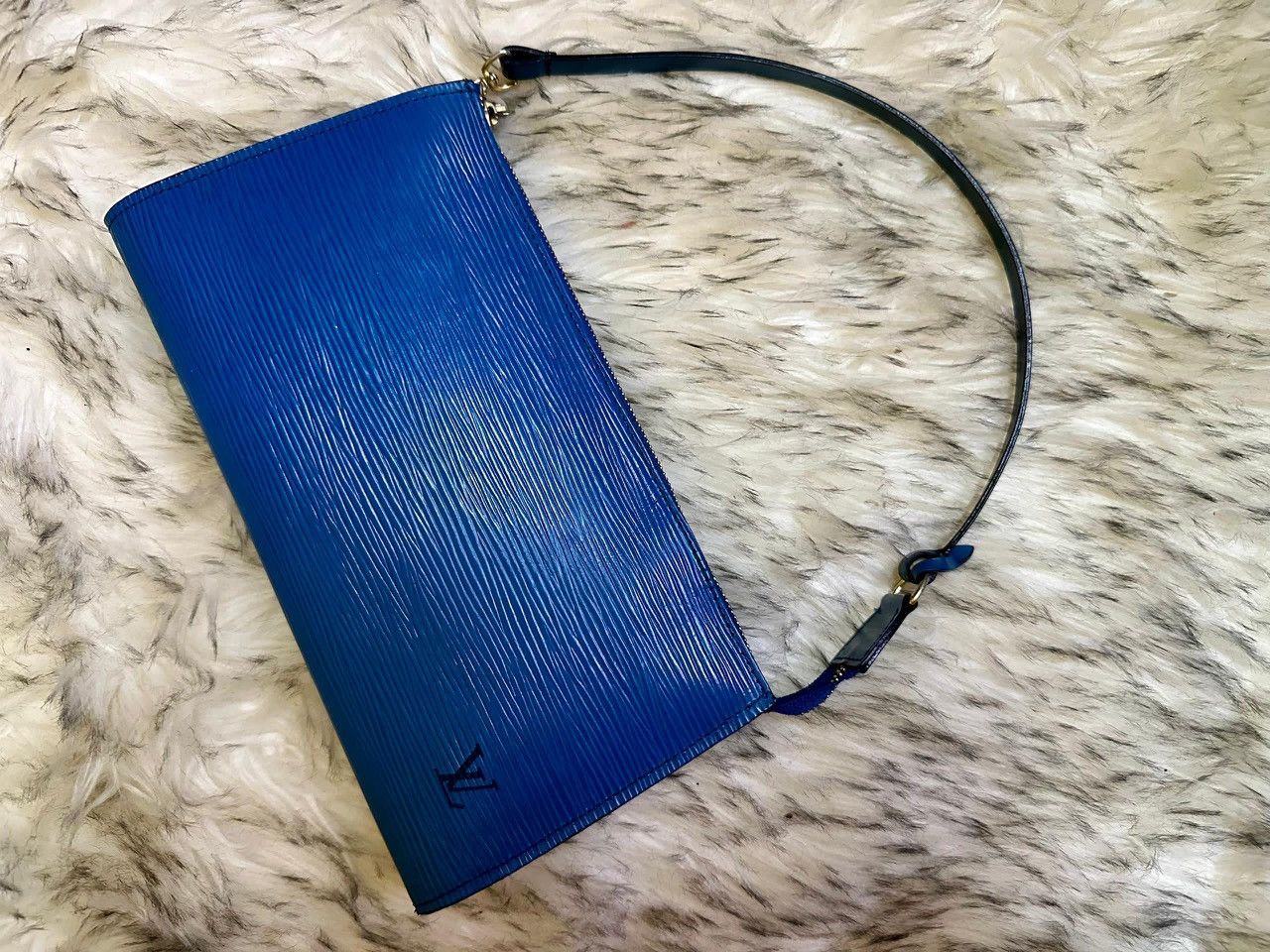 Louis Vuitton Authentic Louis Vuitton Epi Leather Pochette Accessories Size ONE SIZE - 1 Thumbnail