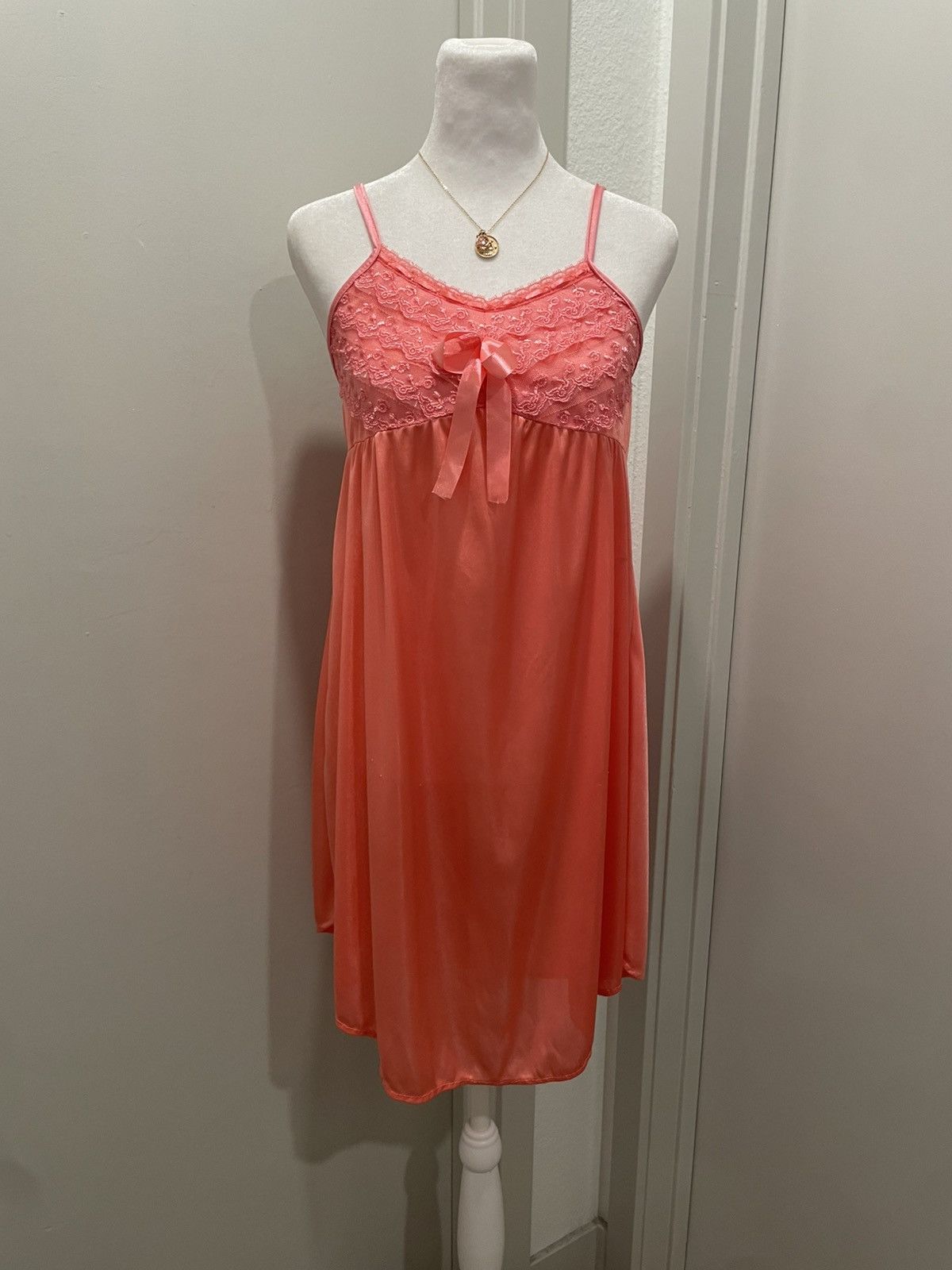 Vintage VTG Coquette Coral Pink Lace Spaghetti Strap Cami Slip Dress Size S / US 4 / IT 40 - 1 Thumbnail
