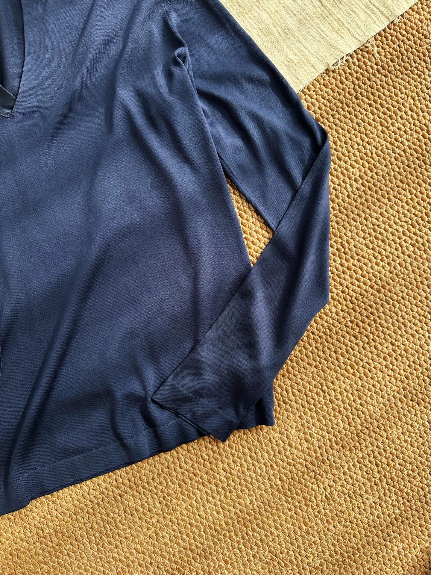 Hermes Hermes Silk V-neck Light Casual Knitted LS Top Women Navy L Size L / US 10 / IT 46 - 3 Thumbnail