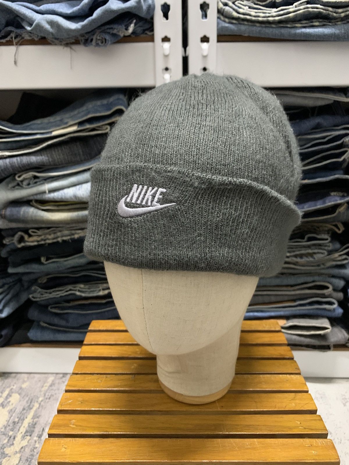 Nike Vintage NIKE Sportswear Beanie Hats Snow Caps Size ONE SIZE - 1 Thumbnail