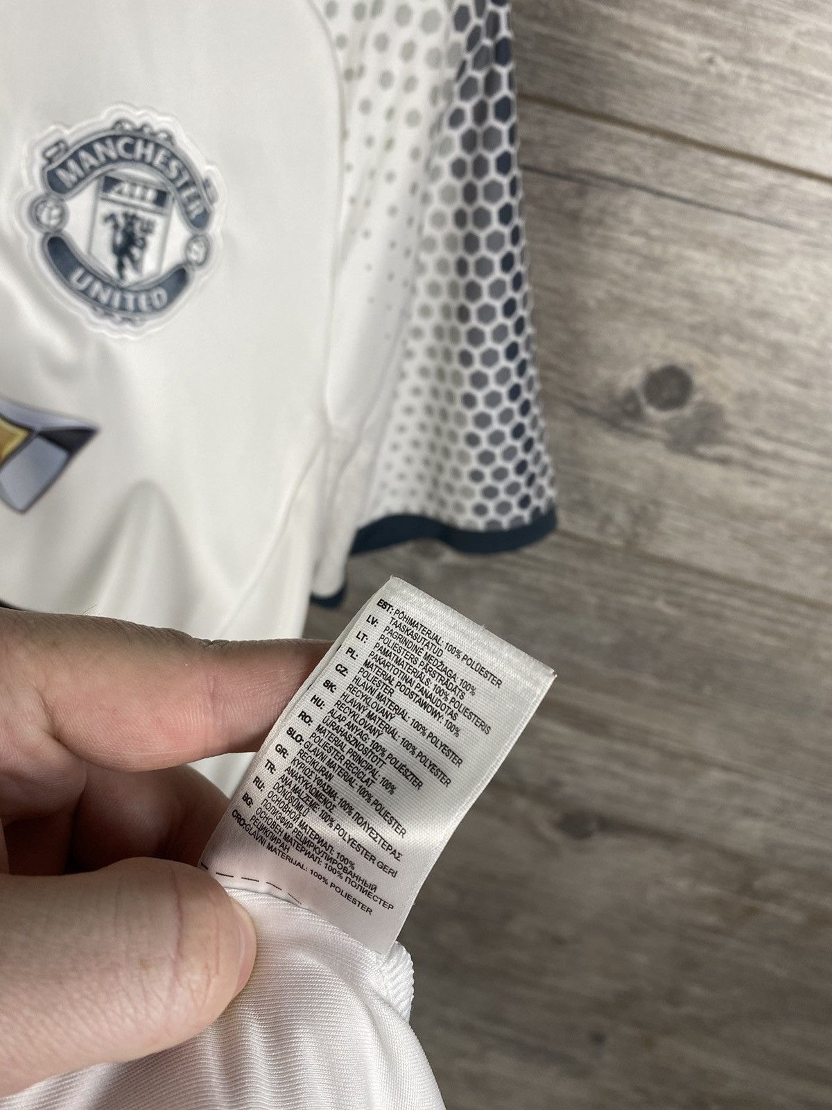 Adidas White Adidas Machester United size L football shirt Size US L / EU 52-54 / 3 - 13 Thumbnail