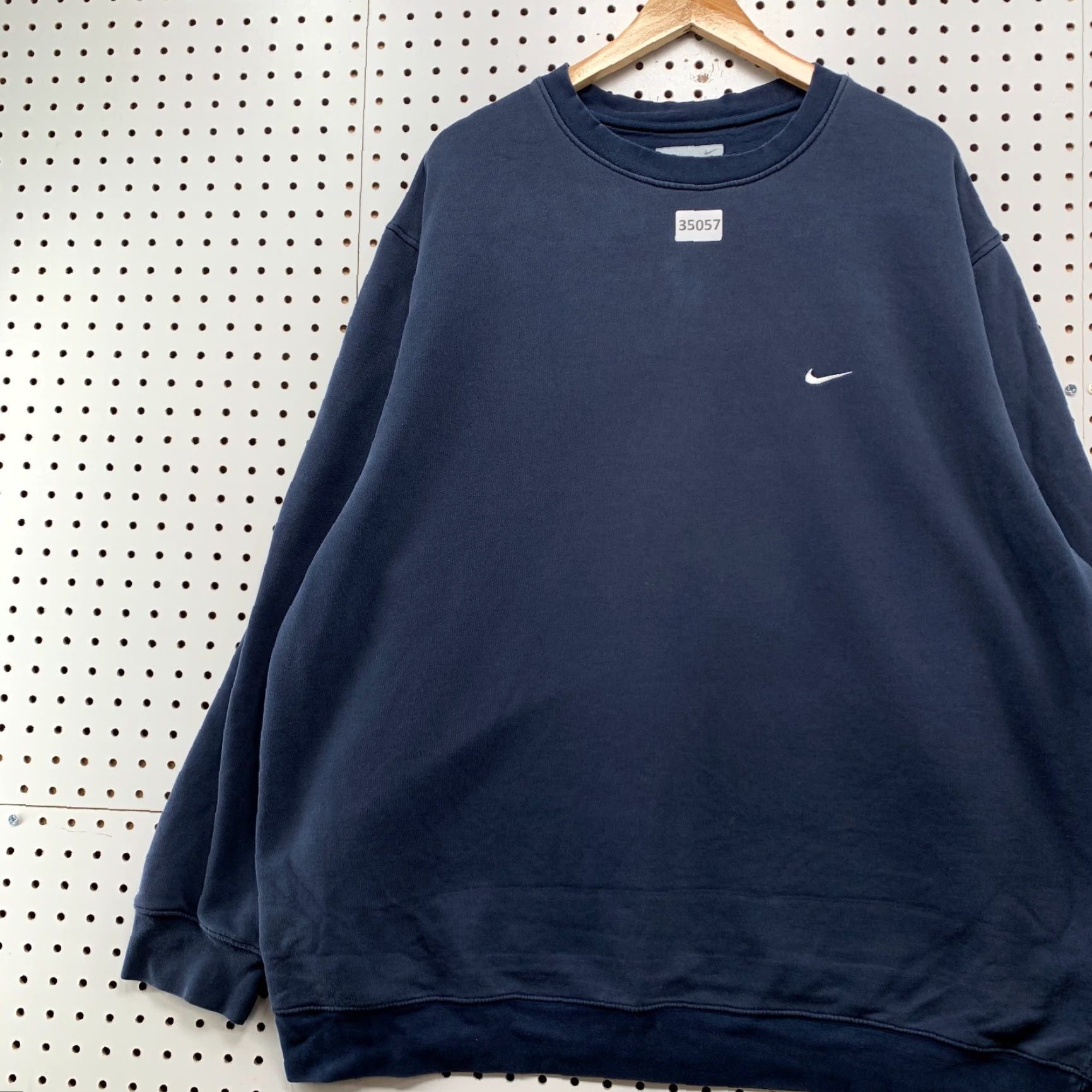 Nike VINTAGE Nike Sweatshirt Shirt Mens 2XL Navy Blue Swoosh Pullover 28x31.5 90s Mens Size US XXL / EU 58 / 5 - 3 Thumbnail