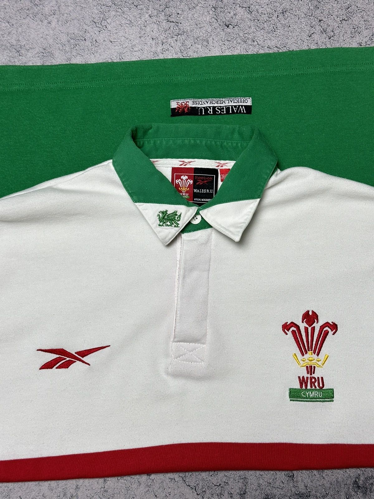 Reebok Vintage Reebok Wales Rugby Long Sleeve Shirt Size US L / EU 52-54 / 3 - 7 Thumbnail