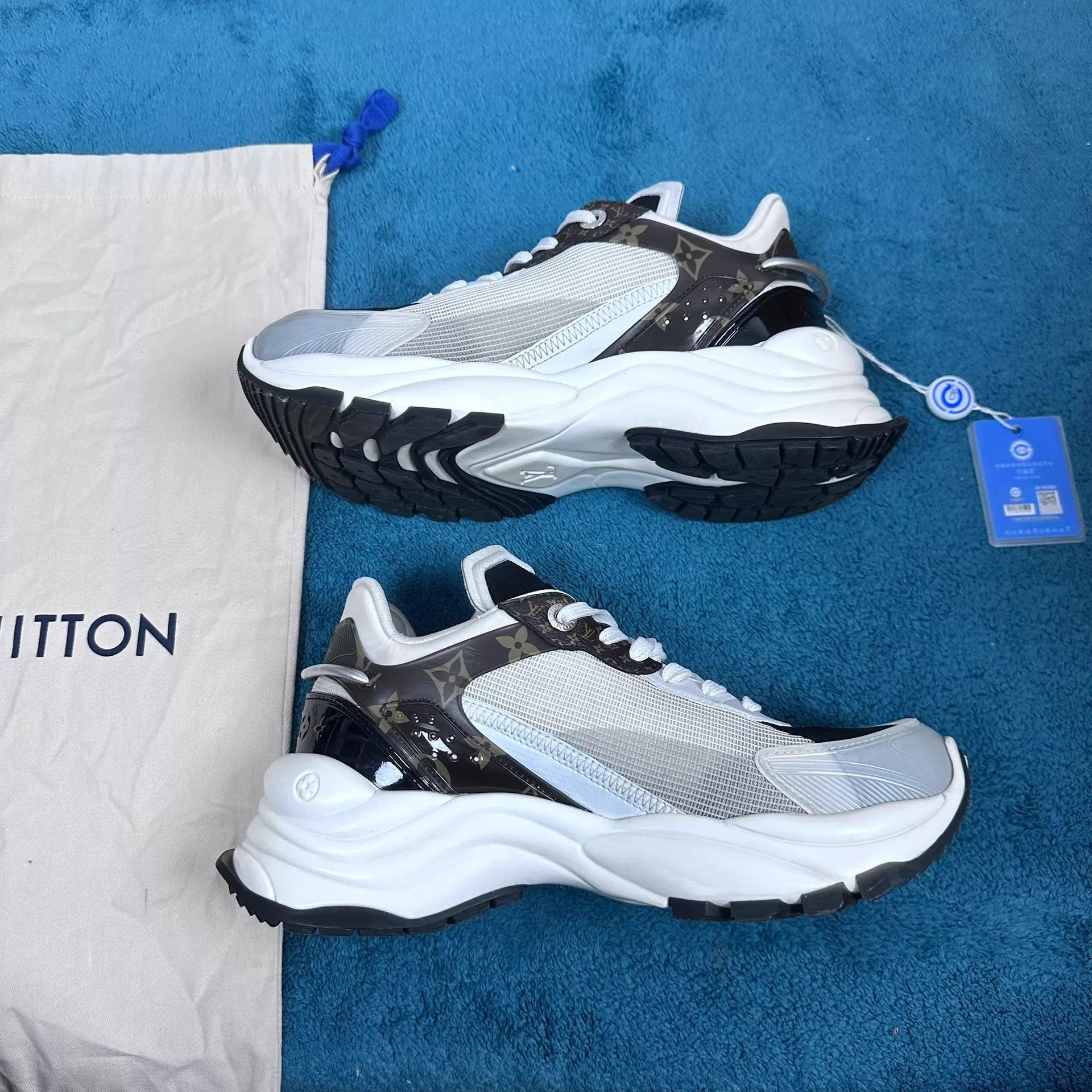 Louis Vuitton LV Run55 Low-Top Sneaker White & Brown Size 39 Size US 8.5 / IT 38.5 - 3 Thumbnail