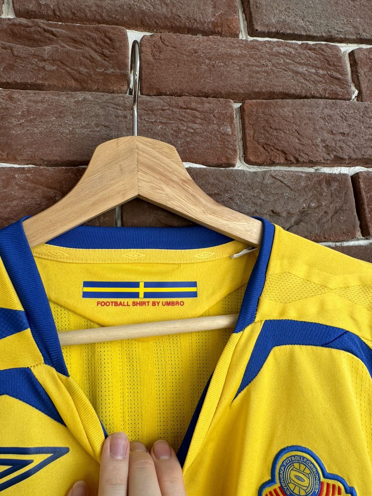 Umbro Rare Vintage 00s Umbro Sweden Team L Yellow Jersey Soccer Size US L / EU 52-54 / 3 - 4 Thumbnail