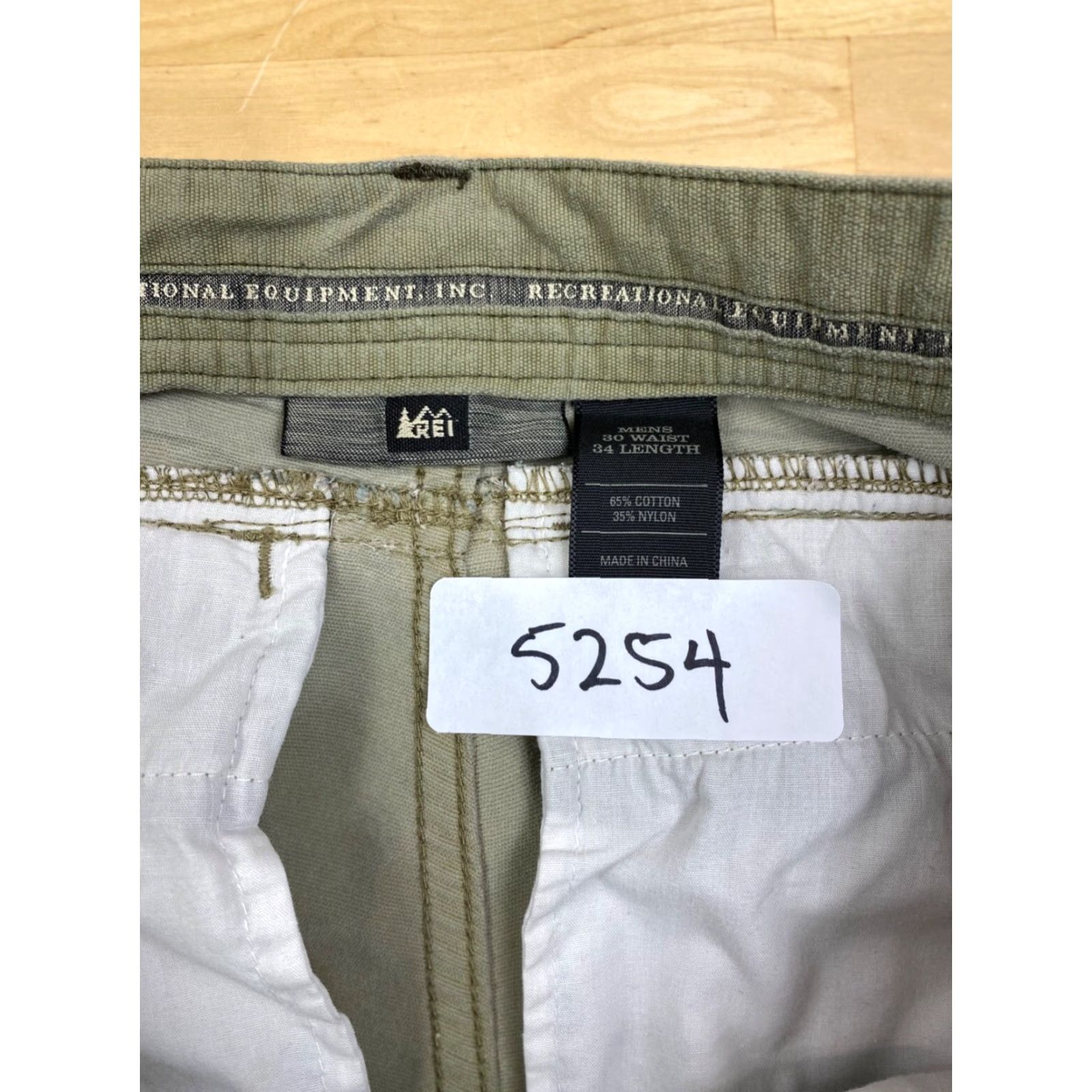 Vintage REI Mens Cargo Shorts 30 Khaki Beige Outdoor Hiking Casual Cargo Shorts Mens 30 Size US 30 / EU 46 - 2 Thumbnail