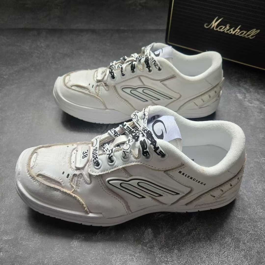 Balenciaga Balenciaga Limited White Lowtop Sneakers 38 Women Size US 7.5 / IT 37.5 - 1 Thumbnail
