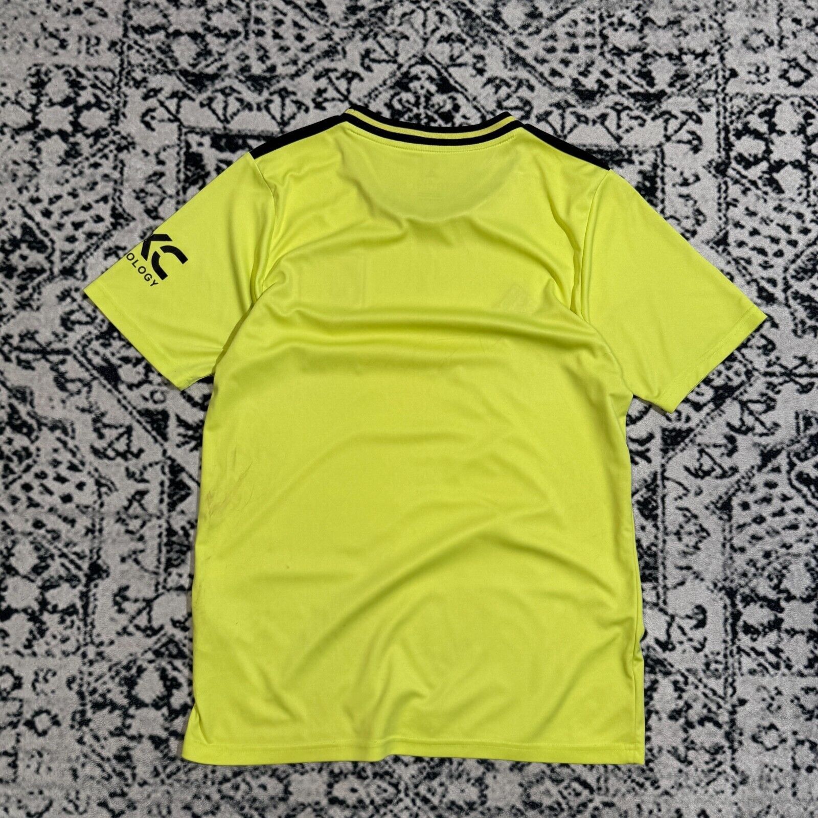 Adidas Vintage Adidas Neon Gren Polyester Jersey Size S Manchester Size US S / EU 44-46 / 1 - 14 Thumbnail